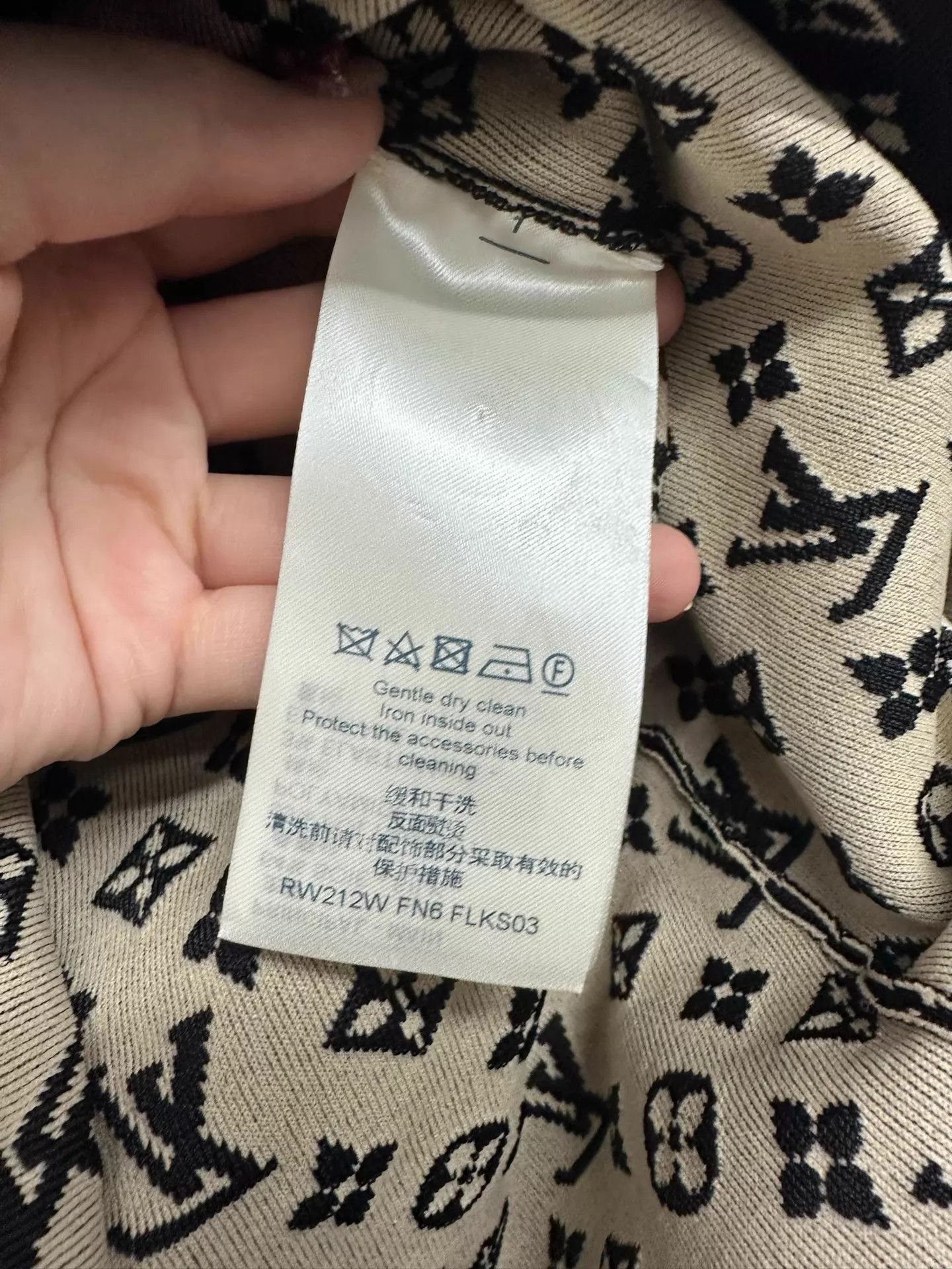 Louis Vuitton LV All-Over Print Top M 41/88/64 Size M / US 6-8 / IT 42-44 - 4 Thumbnail