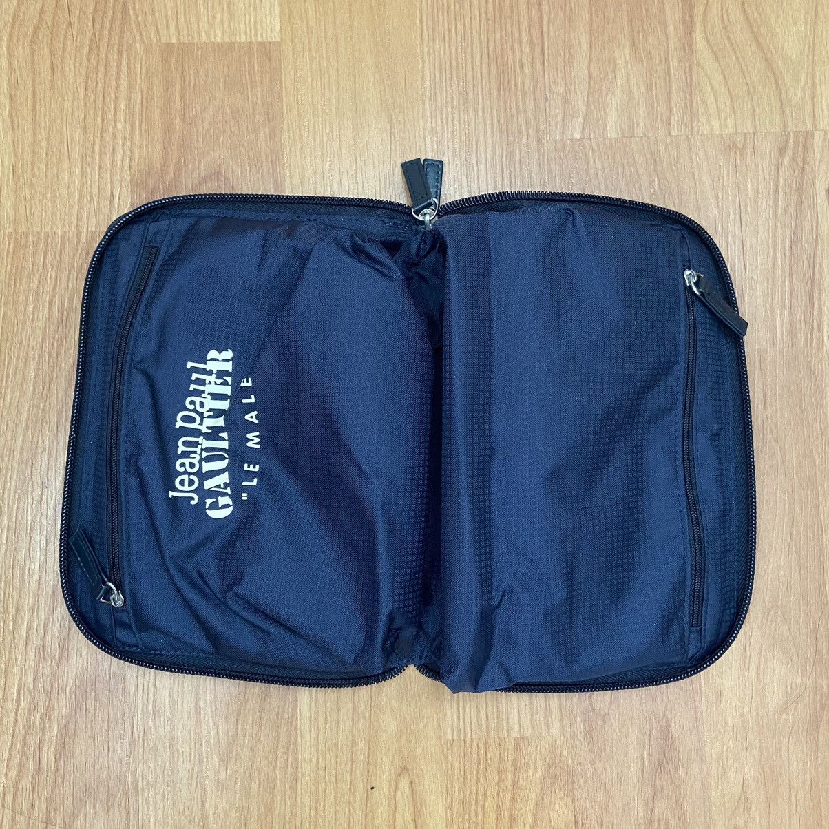 Jean Paul Gaultier Jean Paul Gaultier “Le Male” Logo Cosmetic/ Toiletry Bag Size ONE SIZE - 4 Thumbnail