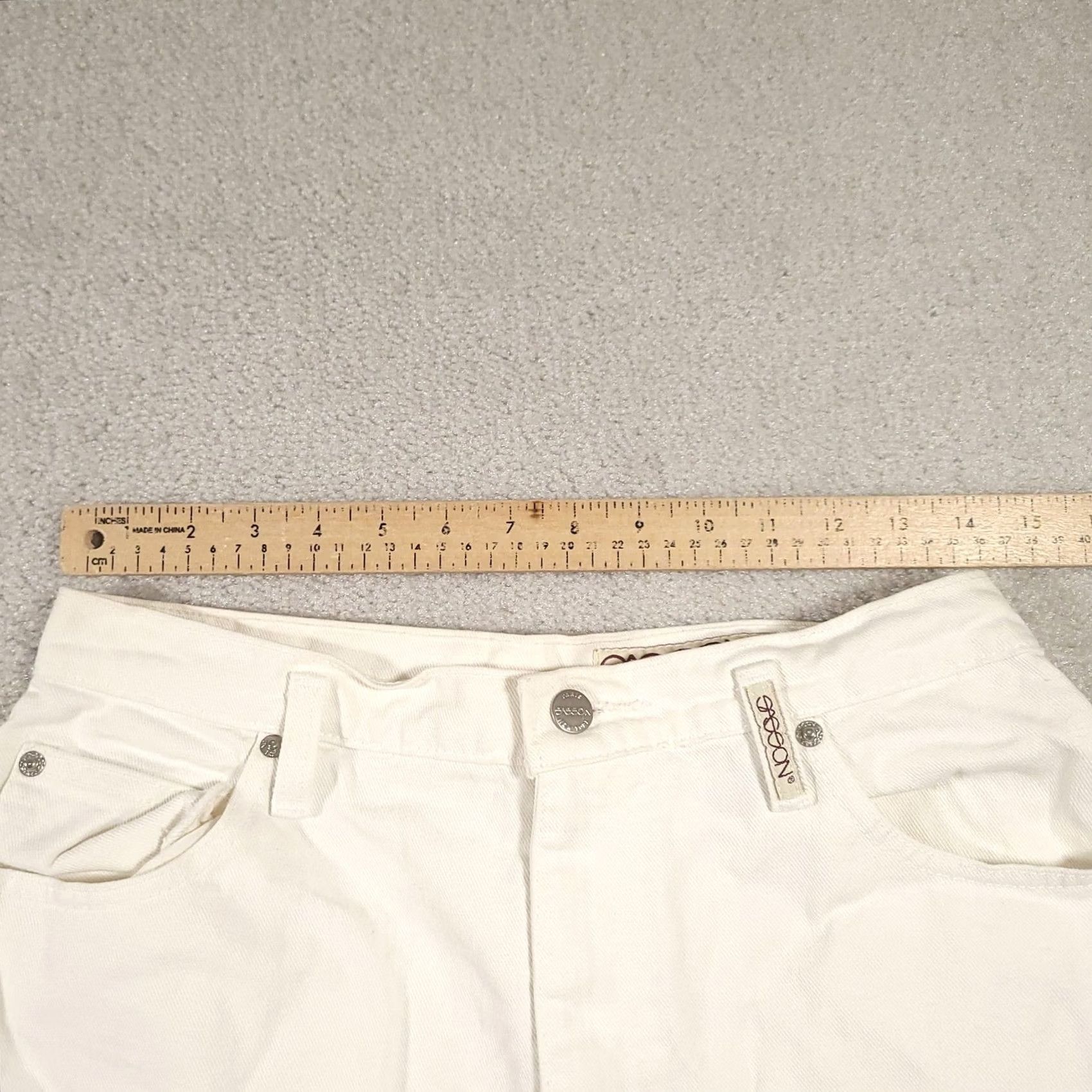 Vintage Sasson Jeanswear Shorts Bermuda White Denim 13/14 High Rise 5 Pocket Womens Juniors 100% Cotton Size 34" / US 12 / IT 48 - 5 Thumbnail