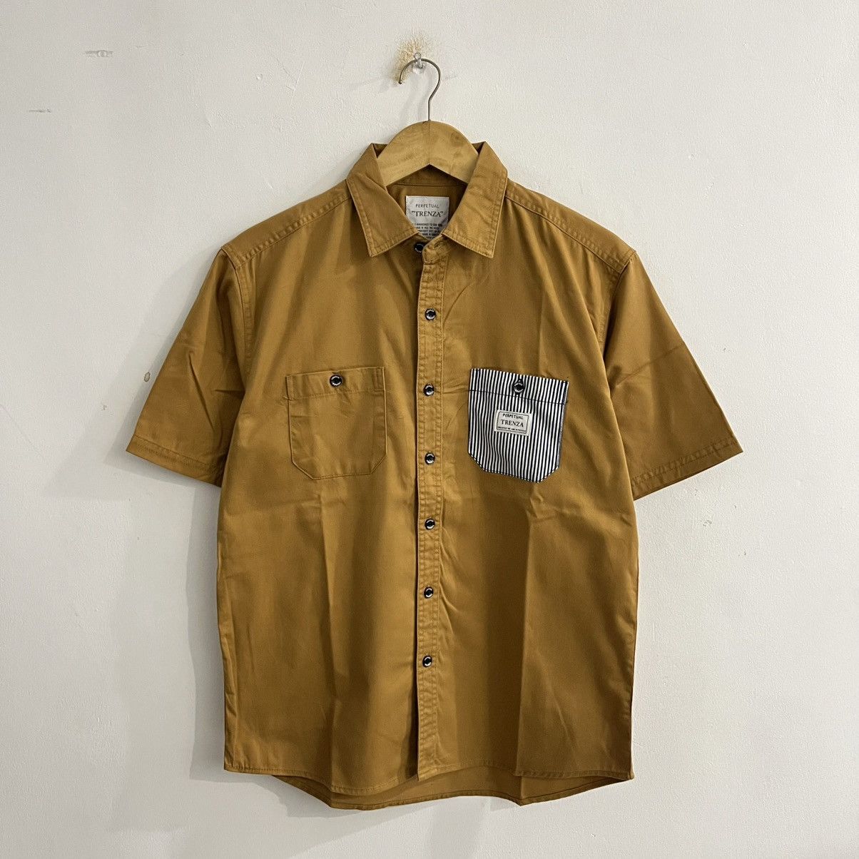 Japanese Brand Trenza Basic With Iconic Striped Pocket Shirt Size US M / EU 48-50 / 2 - 1 Thumbnail