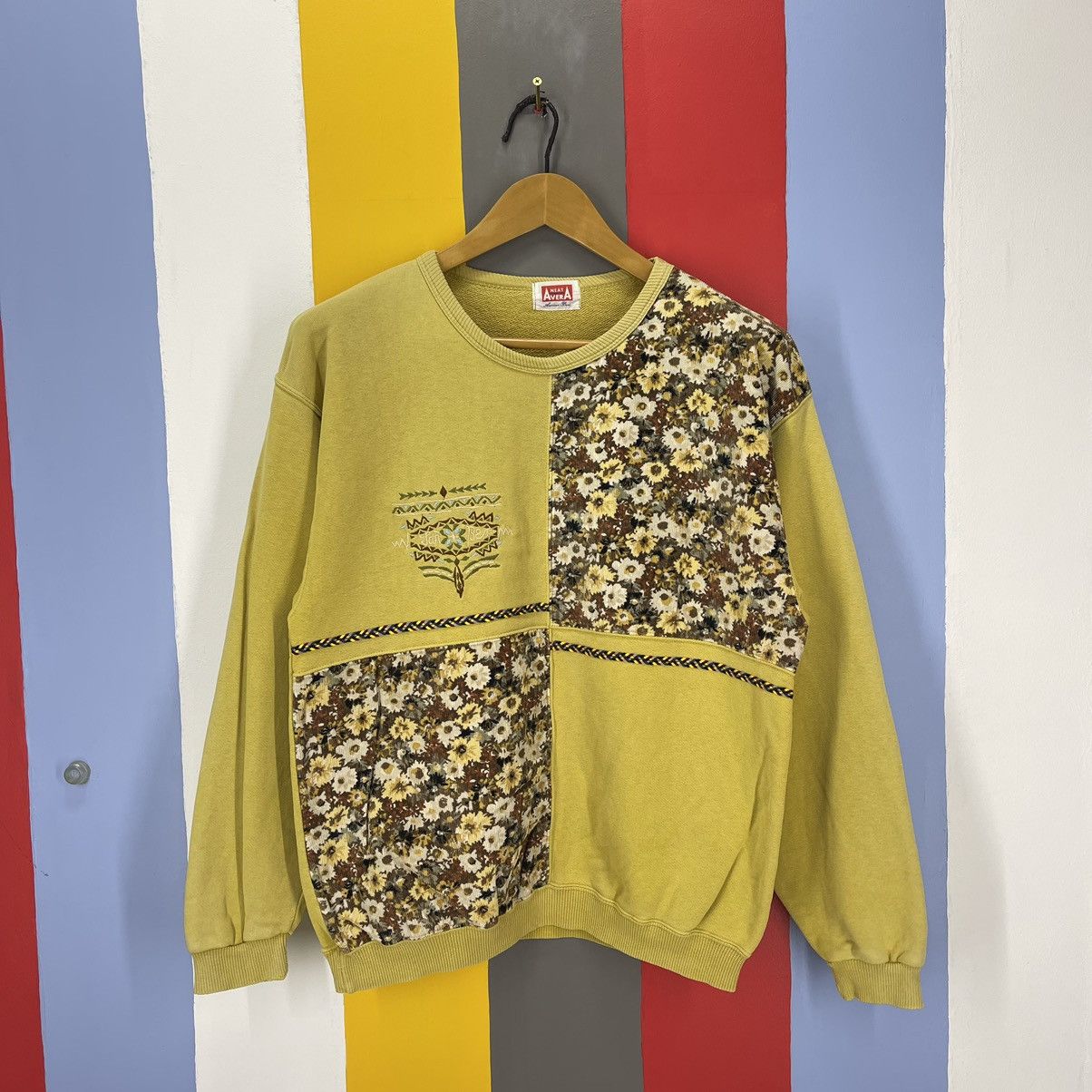 Vintage Vintage NEAT AVERA Crew Neck Women Sweatshirt #1455/AX Size M / US 6-8 / IT 42-44 - 1 Thumbnail