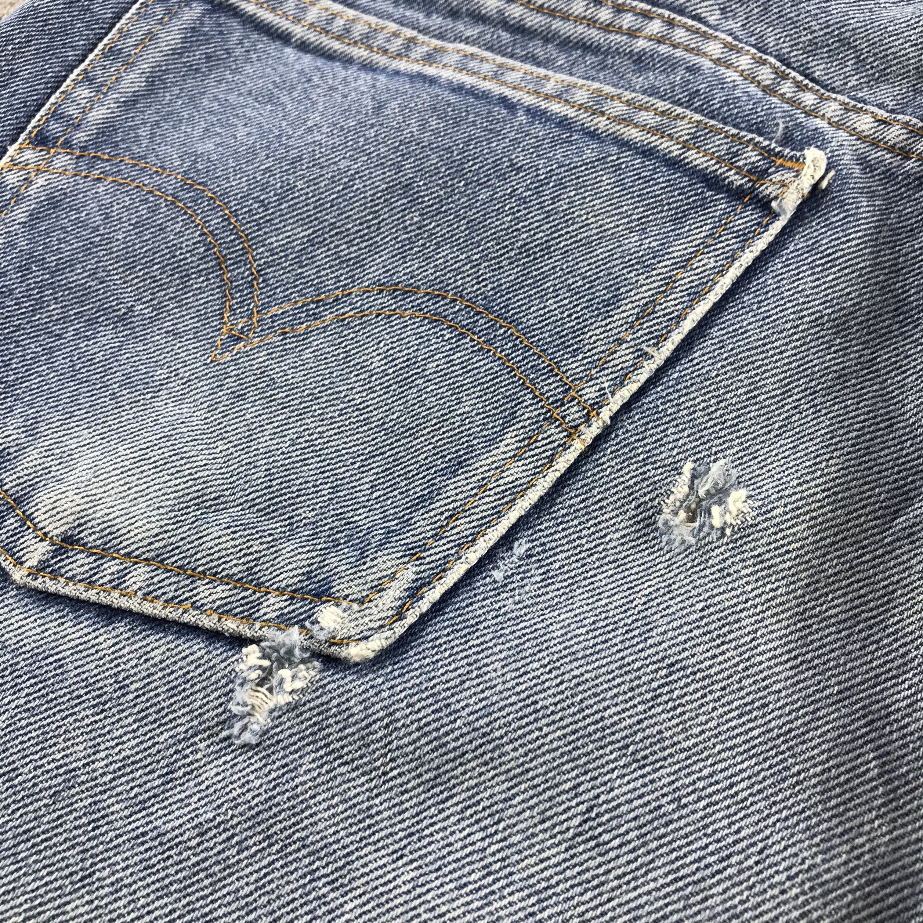 Levi's Vintage Levis 617 Jeans Medium Wash Denim KJ3379 Size US 36 / EU 52 - 8 Thumbnail