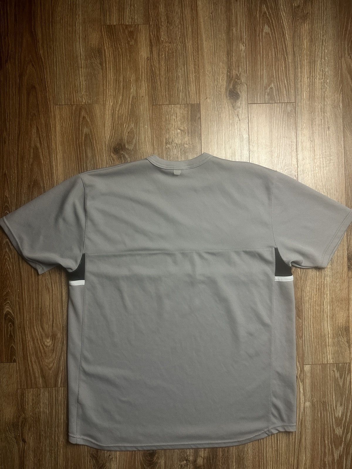 Nike × Vintage Vintage 2000s Nike grey and white vintage Size US XL / EU 56 / 4 - 4 Thumbnail