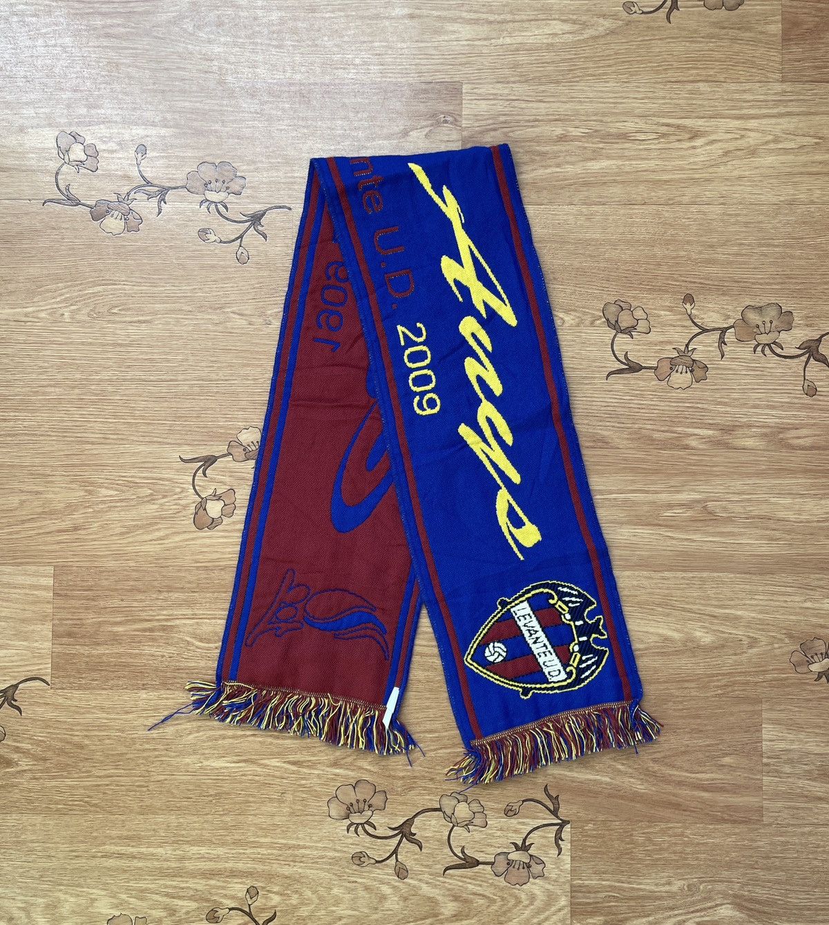 Vintage Vintage Levante U.D. “Cent Anys” Centenary Anniversary scarf Size ONE SIZE - 1 Thumbnail