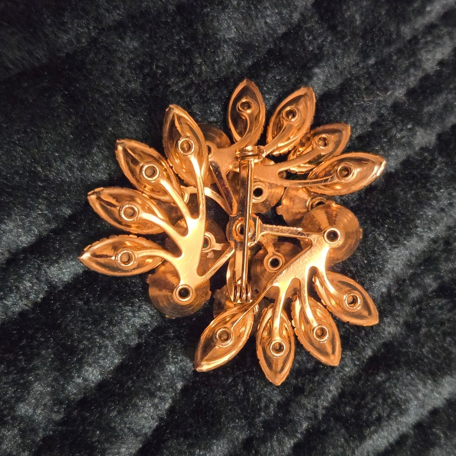 Jewelry Stunning Vintage Green Rhinestone Brooch Size ONE SIZE - 8 Thumbnail