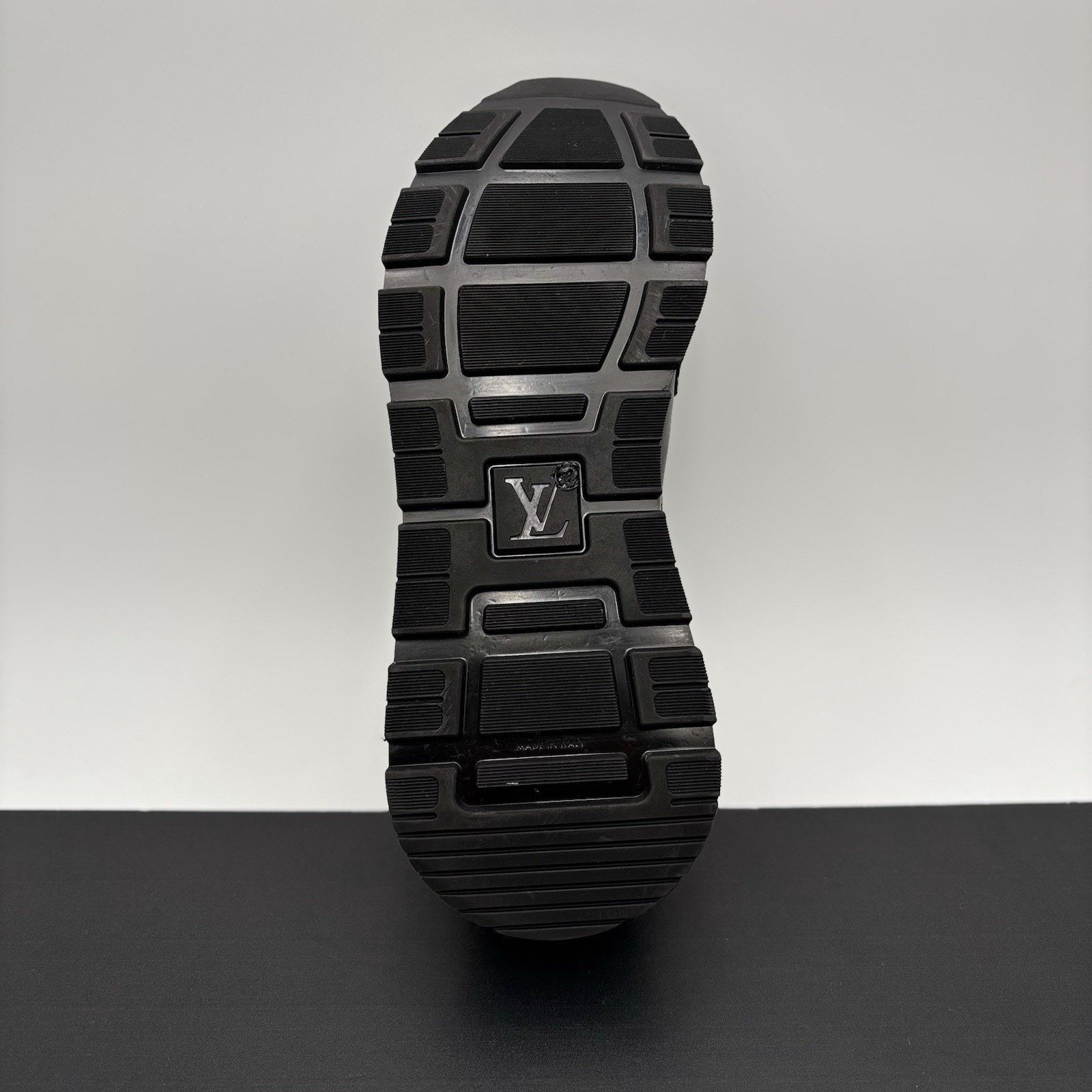 Louis Vuitton (9-9.5 US) Louis Vuitton Run Away Low ' Black ' | EXCELLENT! Size US 9.5 / EU 42-43 - 8 Thumbnail