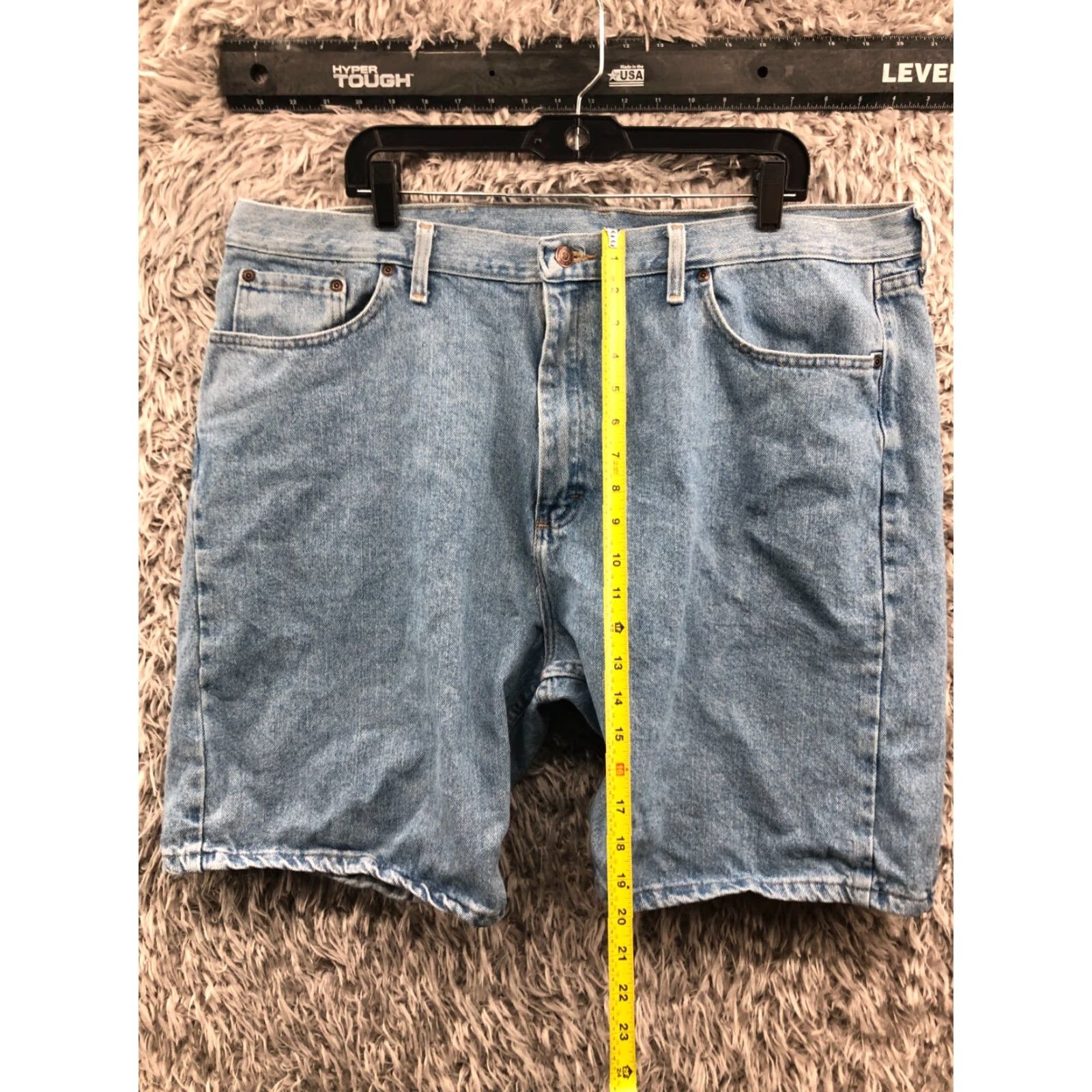 Wrangler Wrangler Relaxed Fit Shorts Mens Size 42 Mid Rise Medium Wash Denim Bermuda 5-Pocket Blue Mens Regular Waist 42 in Denim Cotton Blend Size US 42 / EU 58 - 3 Thumbnail