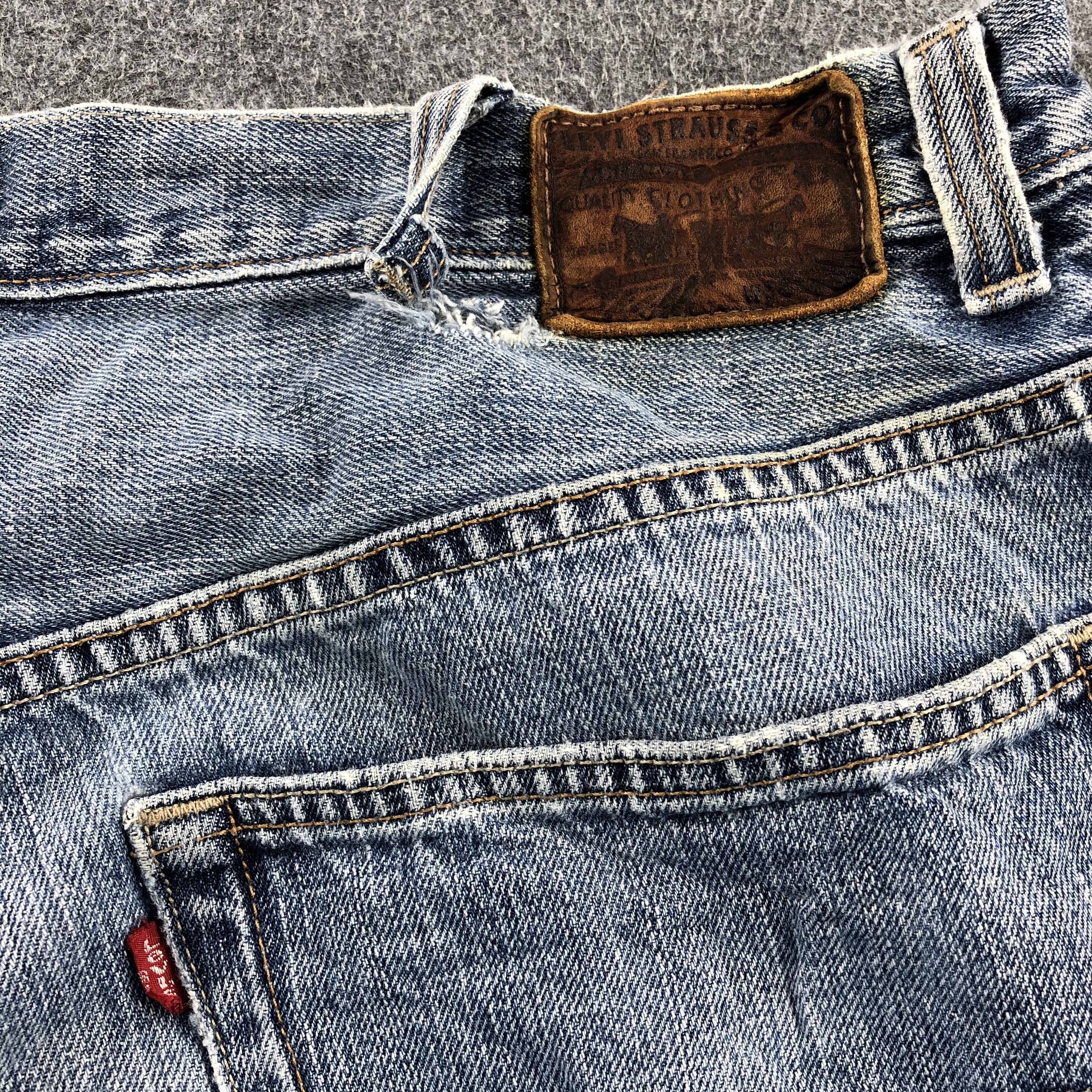 Levi's × Vintage Vintage Light Wash Levis 559 Denim Jeans-JM989 Size US 37 - 7 Thumbnail