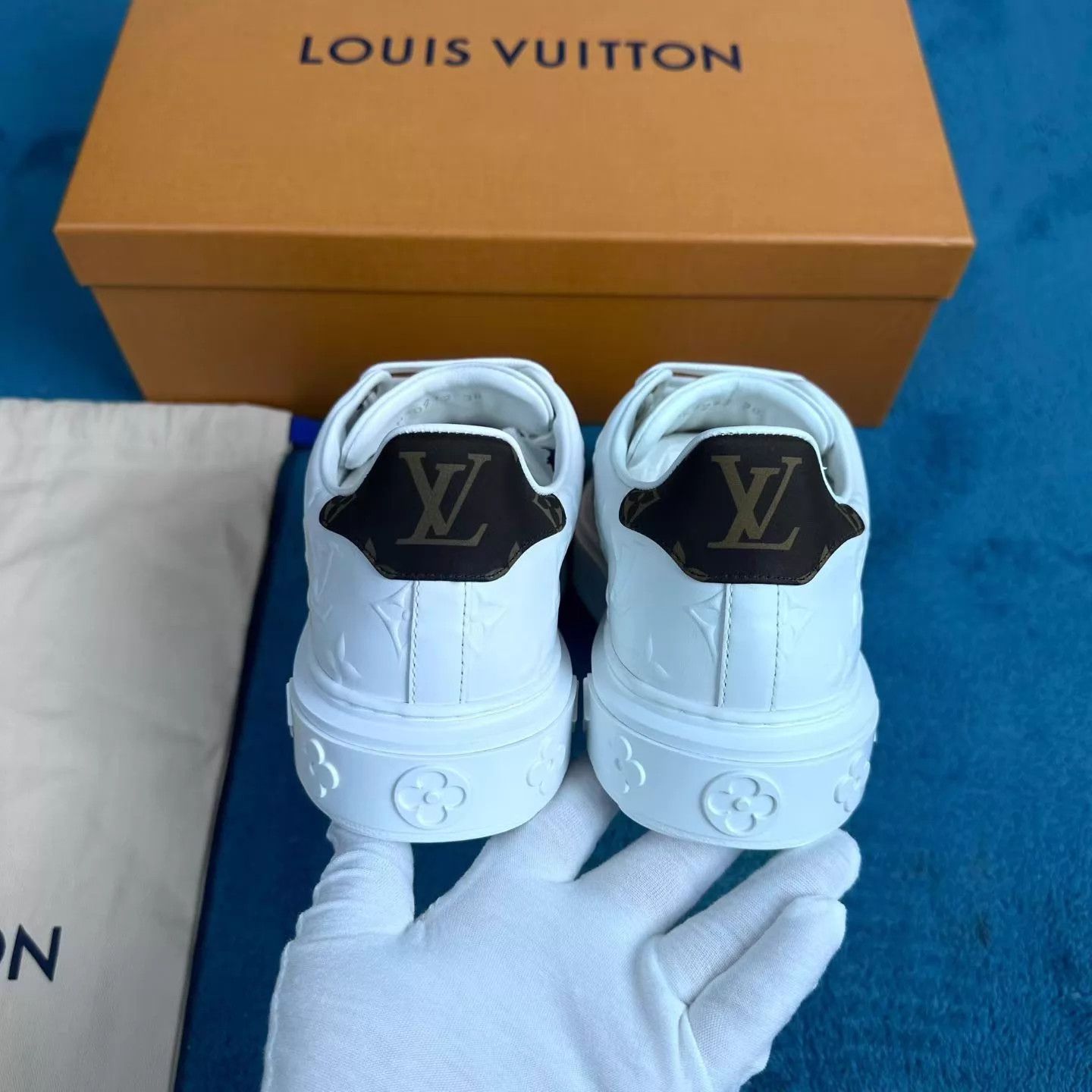 Louis Vuitton LV Time Out Low-Top Sneaker White Size US 7.5 / IT 37.5 - 4 Thumbnail
