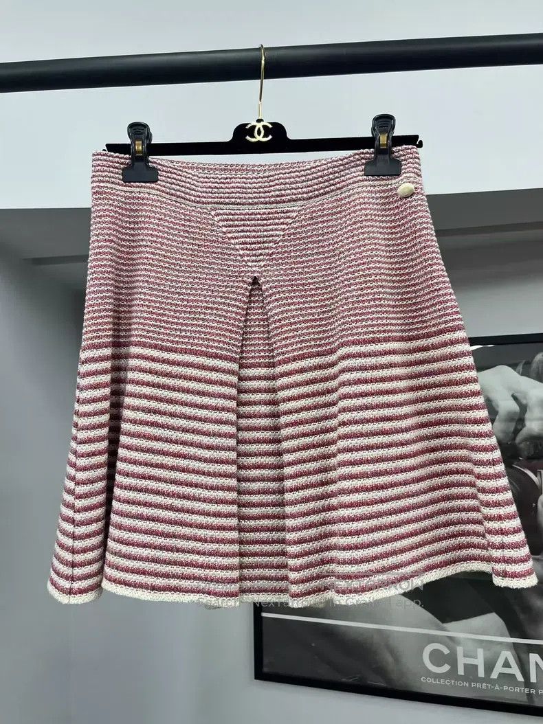 Chanel Chanel Red Envelope Striped Knitted Skirt Size 26" / US 2 / IT 38 - 1 Thumbnail