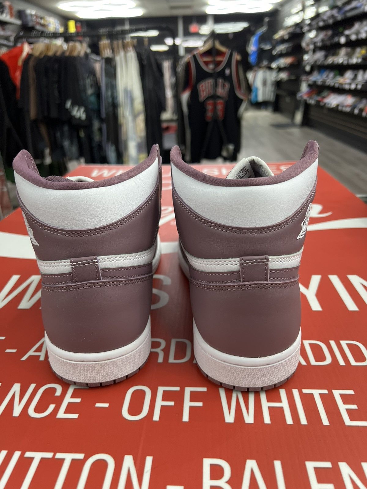 Jordan Brand Air Jordan 1 Mauve Size 10.5 Size US 10.5 / EU 43-44 - 5 Thumbnail