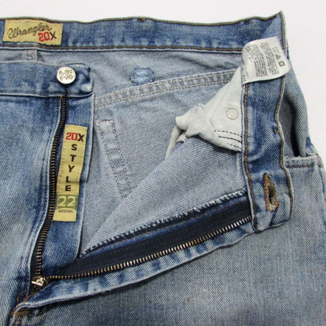 Wrangler Wrangler 20X Mens Regular Fit straight leg Blue W35 / L32 REF (M19410) Size US 35 - 7 Thumbnail