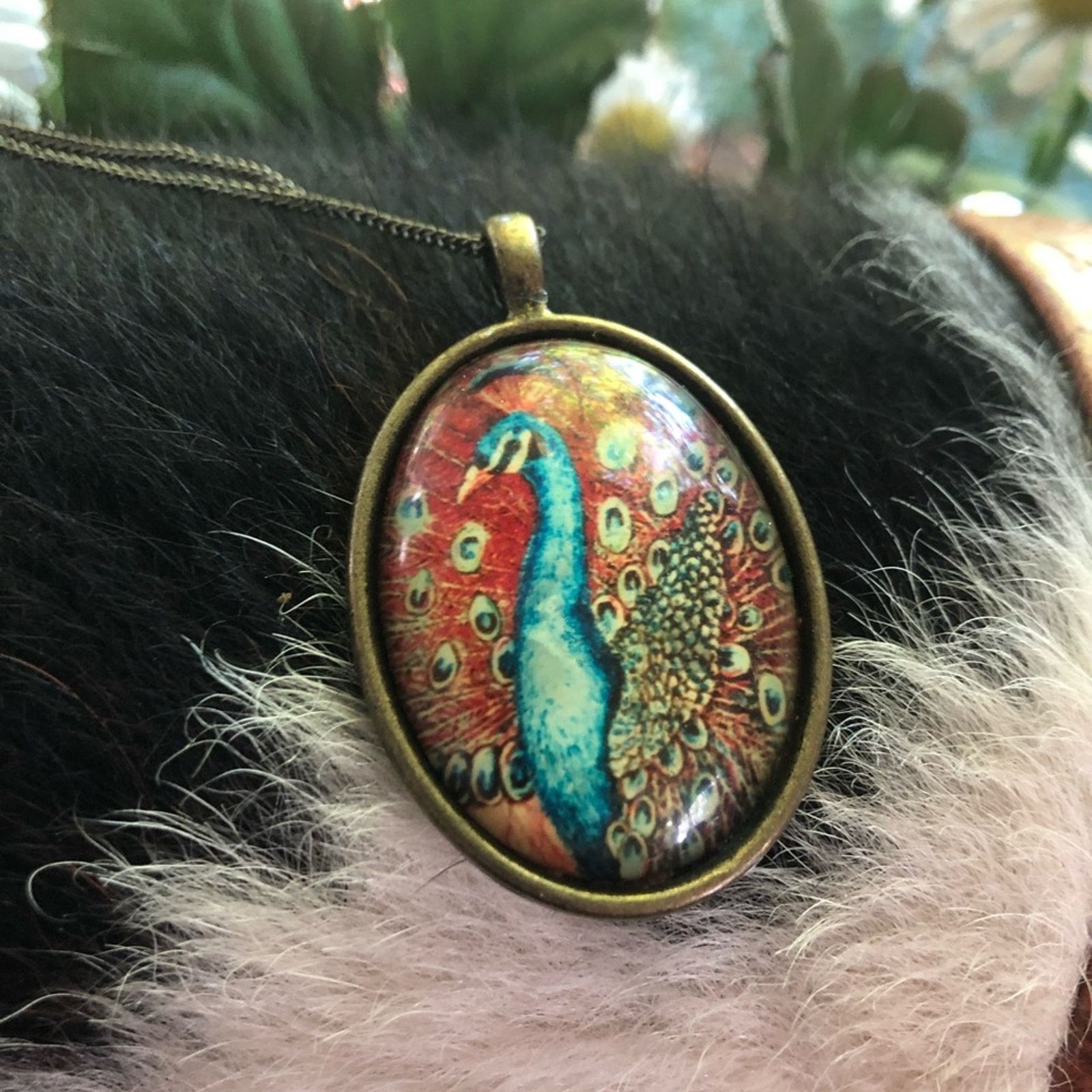Jewelry Colorful peacock resin cameo brass setting necklace Size ONE SIZE - 5 Thumbnail