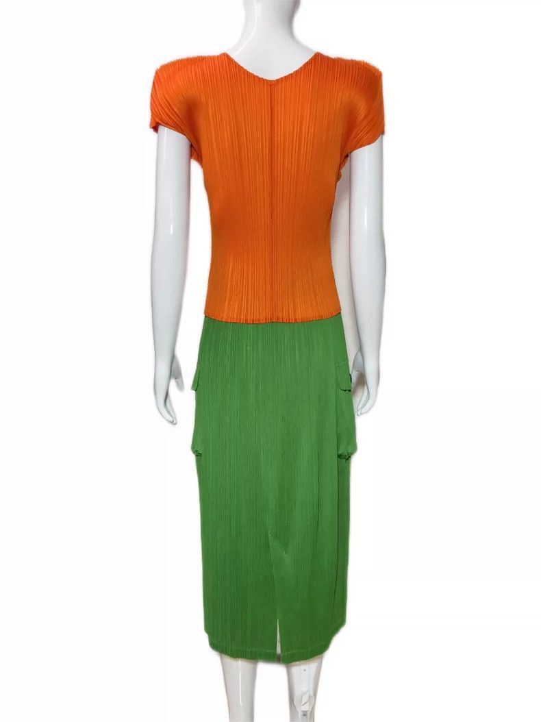 Issey Miyake Issey Miyake size:2 Green pleated skirt Size 31" - 2 Thumbnail