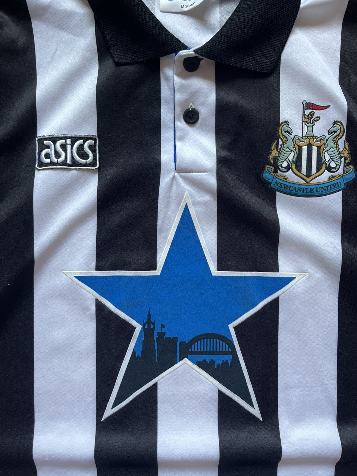 Asics Newcastle United 1993-1995 Home Football Asics Soccer Jersey Size US M / EU 48-50 / 2 - 3 Thumbnail