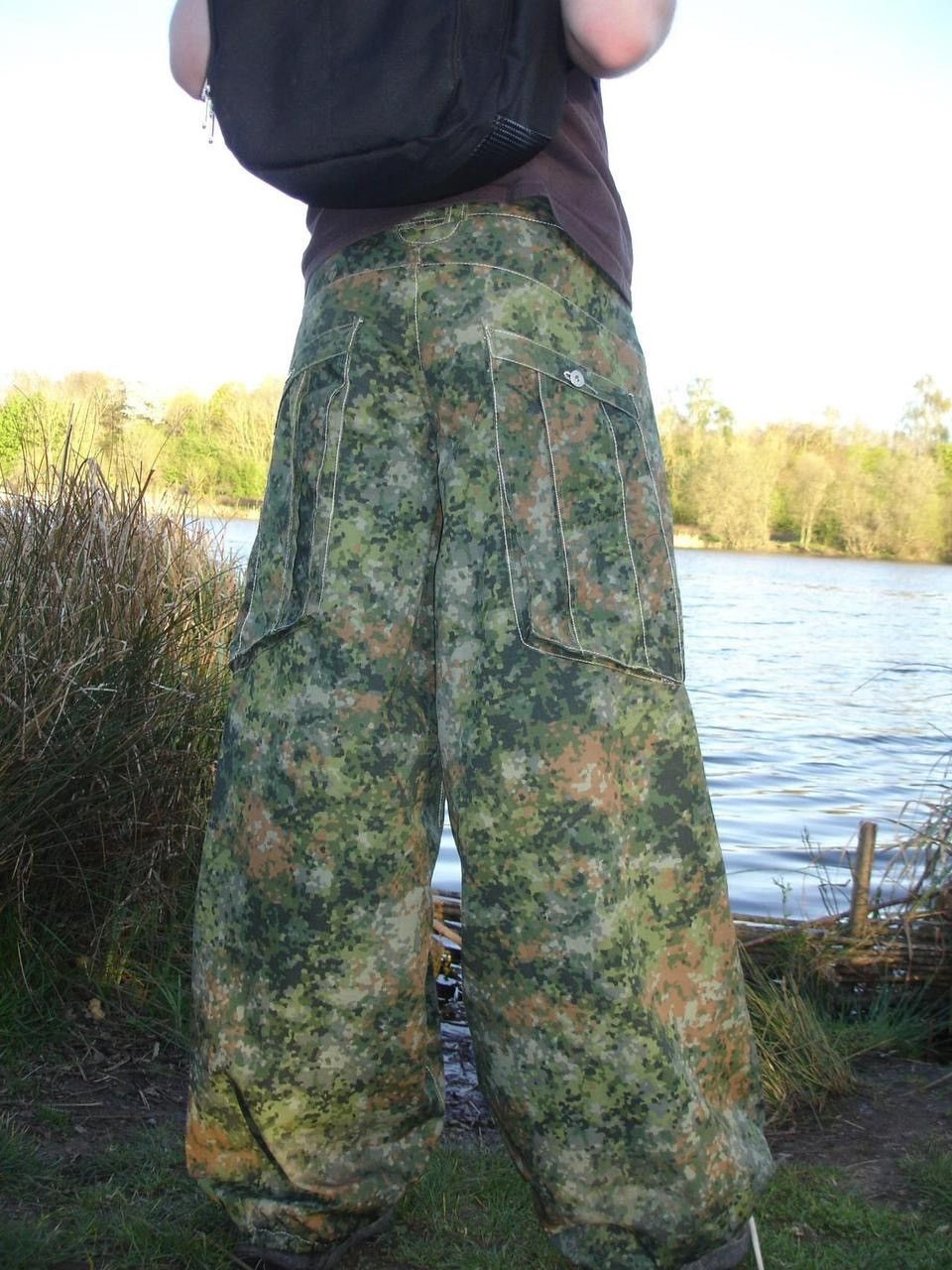 Handmade Baggy Cargos in Pixel Camo Size US 32 / EU 48 - 2 Thumbnail