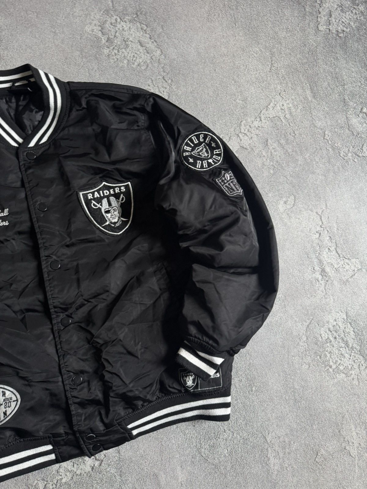NFL Raiders NFL Las Vegas raider nation bomber jacket button up Size US L / EU 52-54 / 3 - 4 Thumbnail