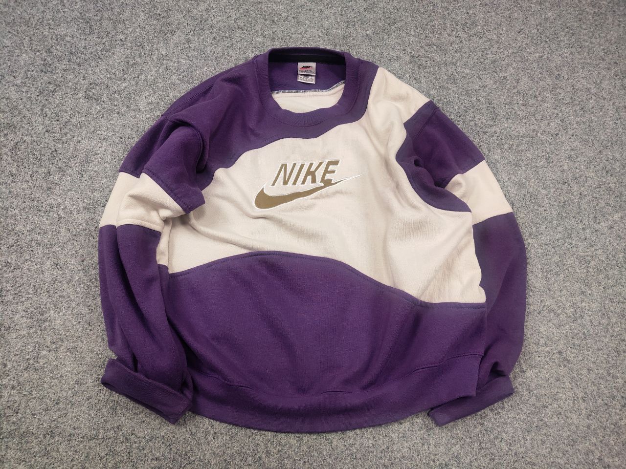 Nike Vintage 90's Nike Center Logo Embroidered Custom Sweatshirt Size US L / EU 52-54 / 3 - 2 Thumbnail