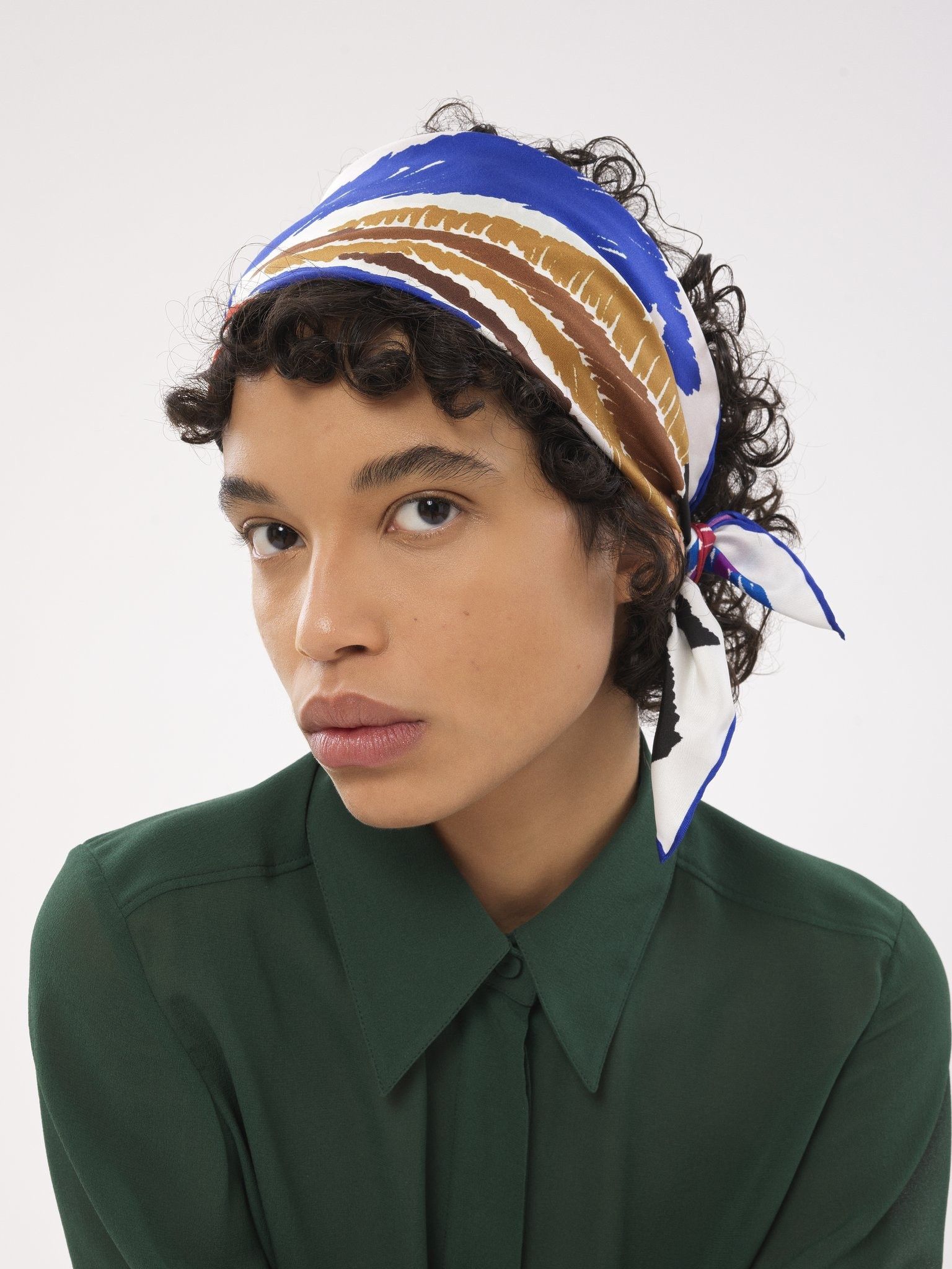 Chloe o1loc1c1024 Size: OS / Carre Scarf Ester Print in Ivory Size ONE SIZE - 4 Thumbnail