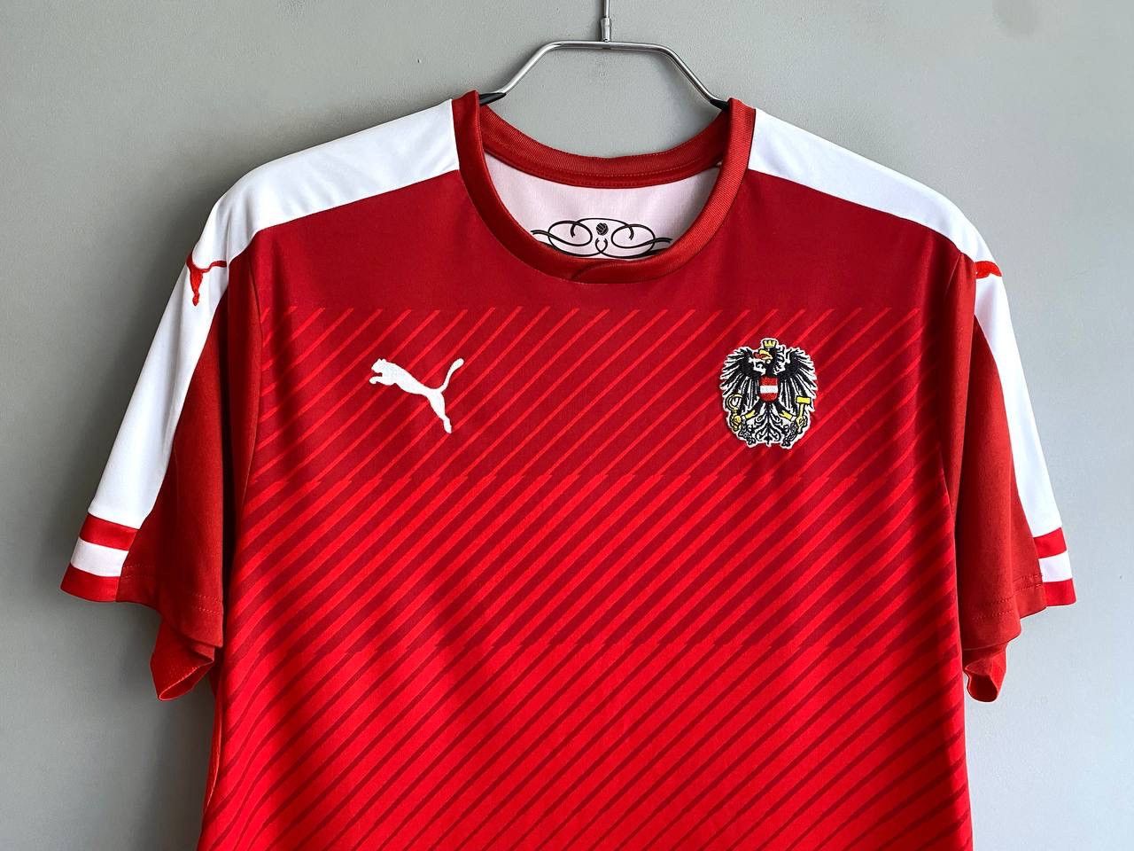 Puma Austria National Team 2015/2016 Home Soccer Jersey, Size L Size US L / EU 52-54 / 3 - 4 Thumbnail