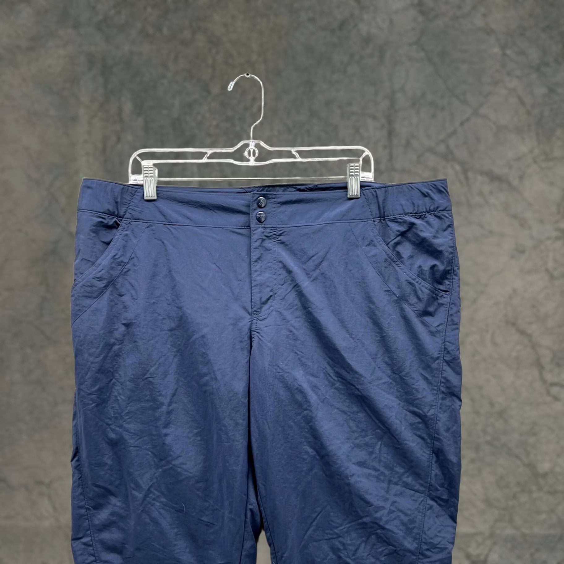 Vintage Columbia Pants Womens XL Women Capri Navy Chino Flat Front PFG Fishing Size 40" / US 18 - 1 Thumbnail