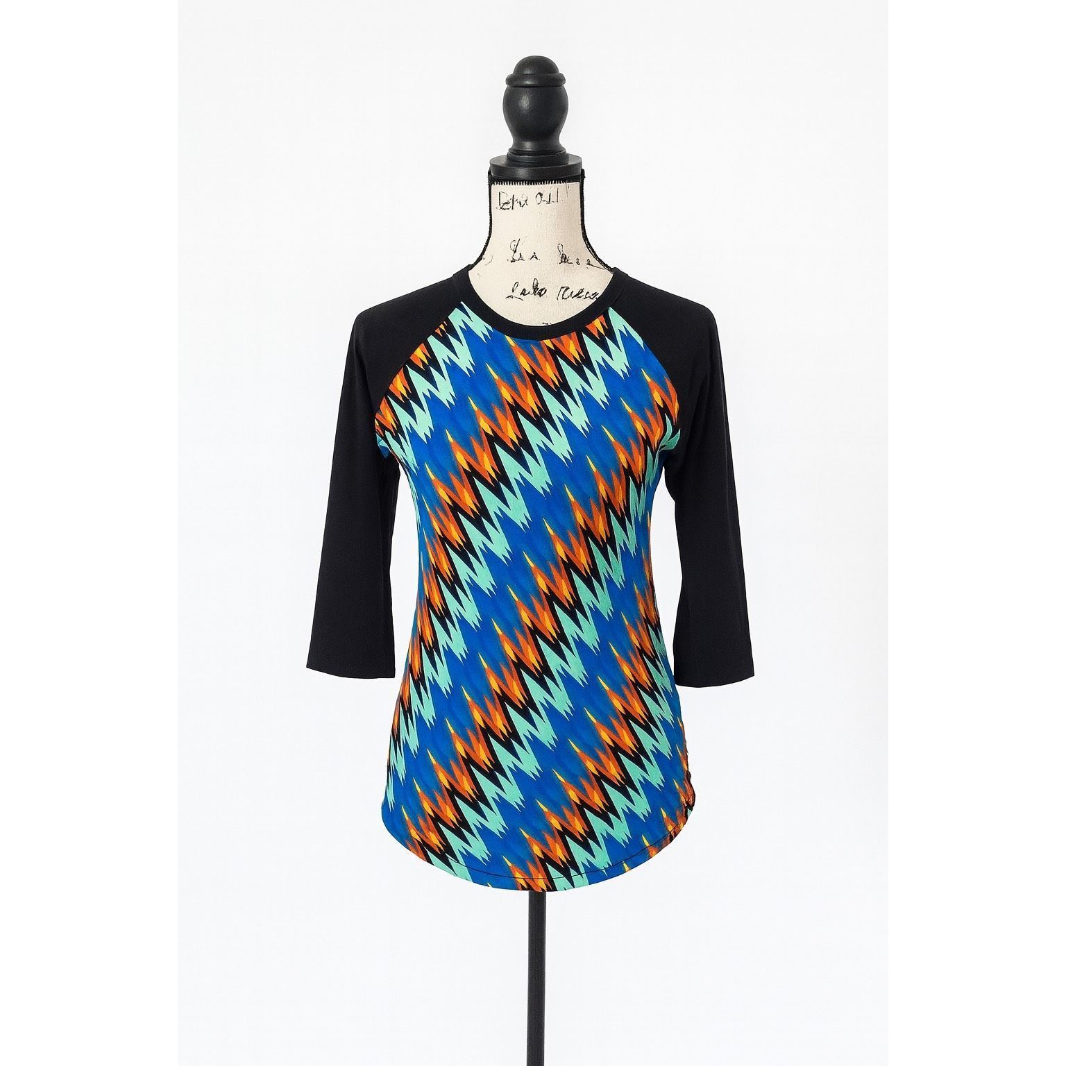 Other LuLaRoe Randy XXS Raglan Baseball Tee Multicolor Zig Zag NWT Size XXS / US 00 / IT 34 - 1 Thumbnail