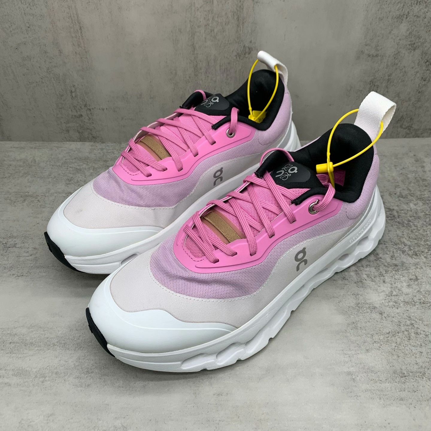On On Collab Pink Lowtop Sneakers 43 Men Size US 10 / EU 43 - 1 Thumbnail