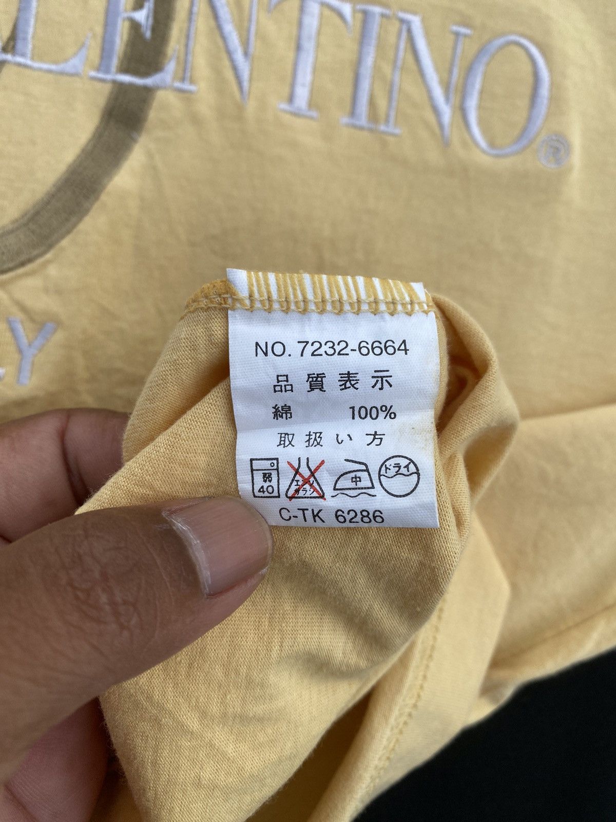 Gianni Valentino Rare Vintage 90s Gianni Valentino Spellout Tshirt Size US M / EU 48-50 / 2 - 11 Thumbnail