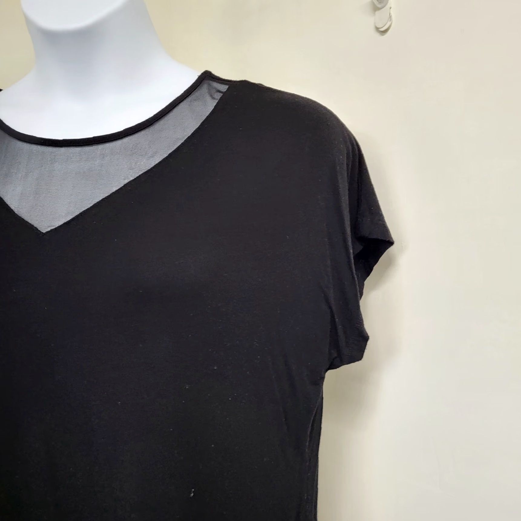 Vintage Tahari Blouse Women's XL Black Sheer Round Neck Cap Sleeve T-Shirt Size XL / US 12-14 / IT 48-50 - 4 Thumbnail