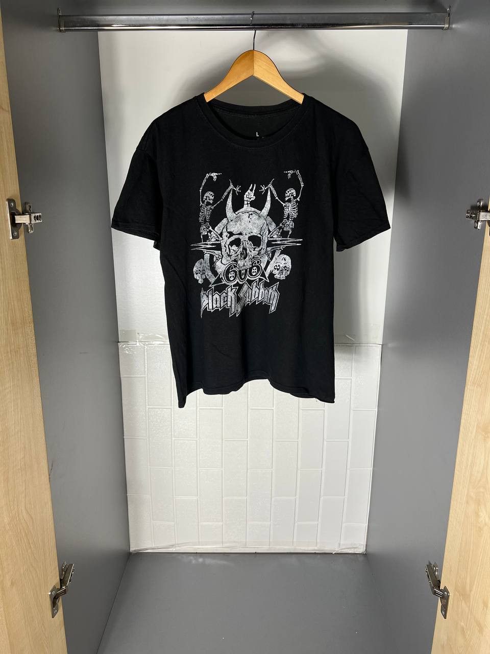 Band Tees VINTAGE BLACK SABBATH TOUR ROCK T-SHIRT METAL PUNK Y2K 90s Size US L / EU 52-54 / 3 - 2 Thumbnail