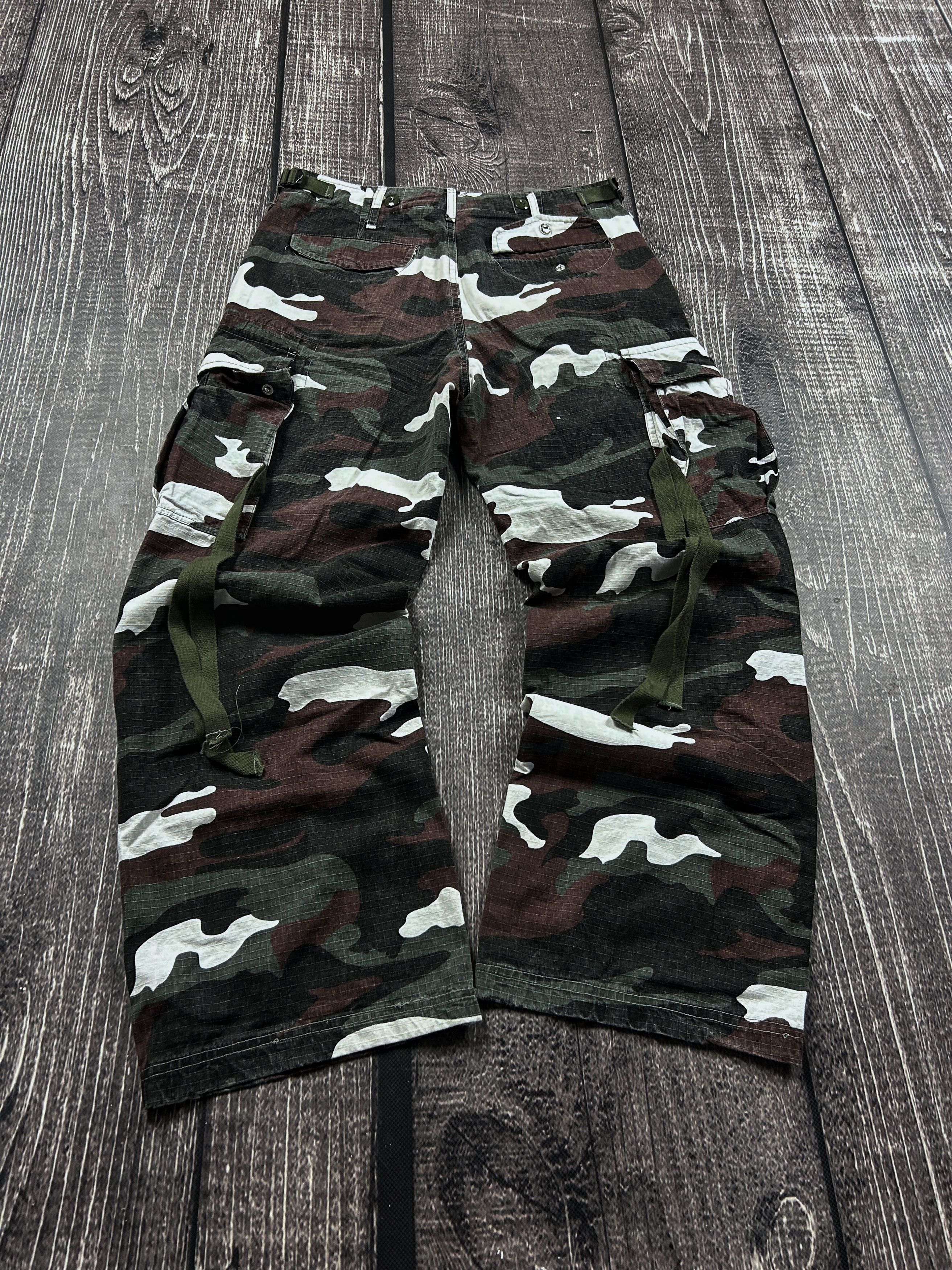 Japanese Brand VTG Camo Cargo Pants Military Style Y2K Baggy Multi Pocket Size US 30 / EU 46 - 2 Thumbnail