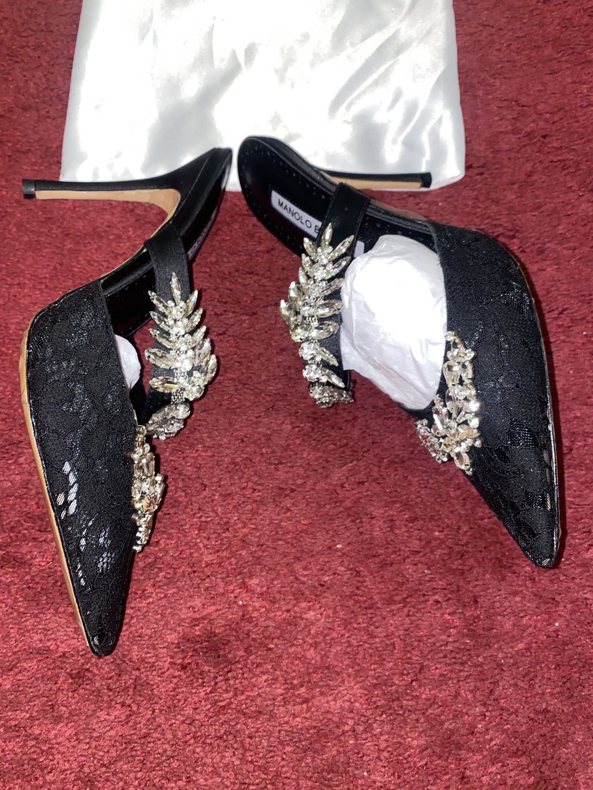 Manolo Blahnik Lurum 90MM Crystal-Embellished Satin White Size US 9 / IT 39 - 3 Thumbnail