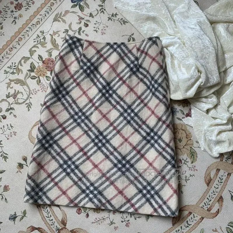 Burberry Burberry Khaki Wool Midi Skirt for Women. Size 23" - 4 Thumbnail
