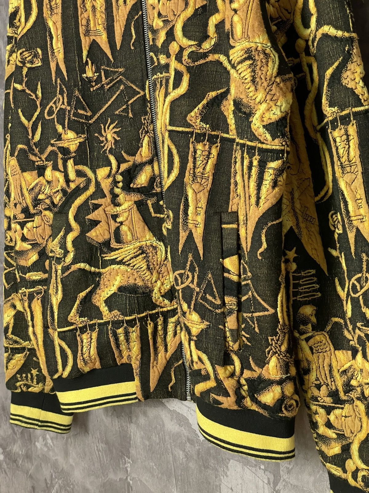 Japanese Brand ZARA Embroidered Velvet Bomber Jacket Yellow Size US L / EU 52-54 / 3 - 8 Thumbnail
