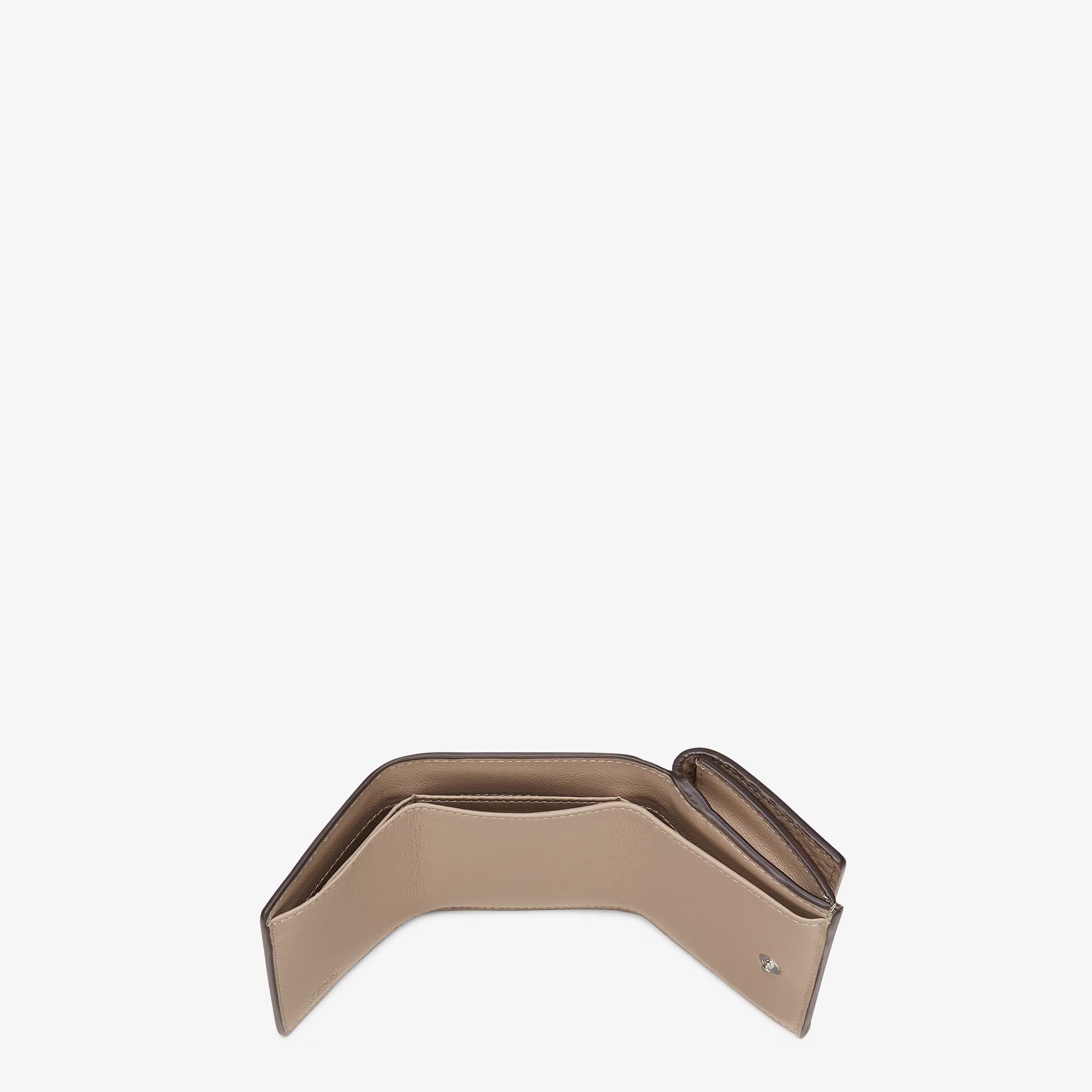 Fendi o1loc1c0824 Size: OS / Coin Purse in Beige Size ONE SIZE - 4 Thumbnail