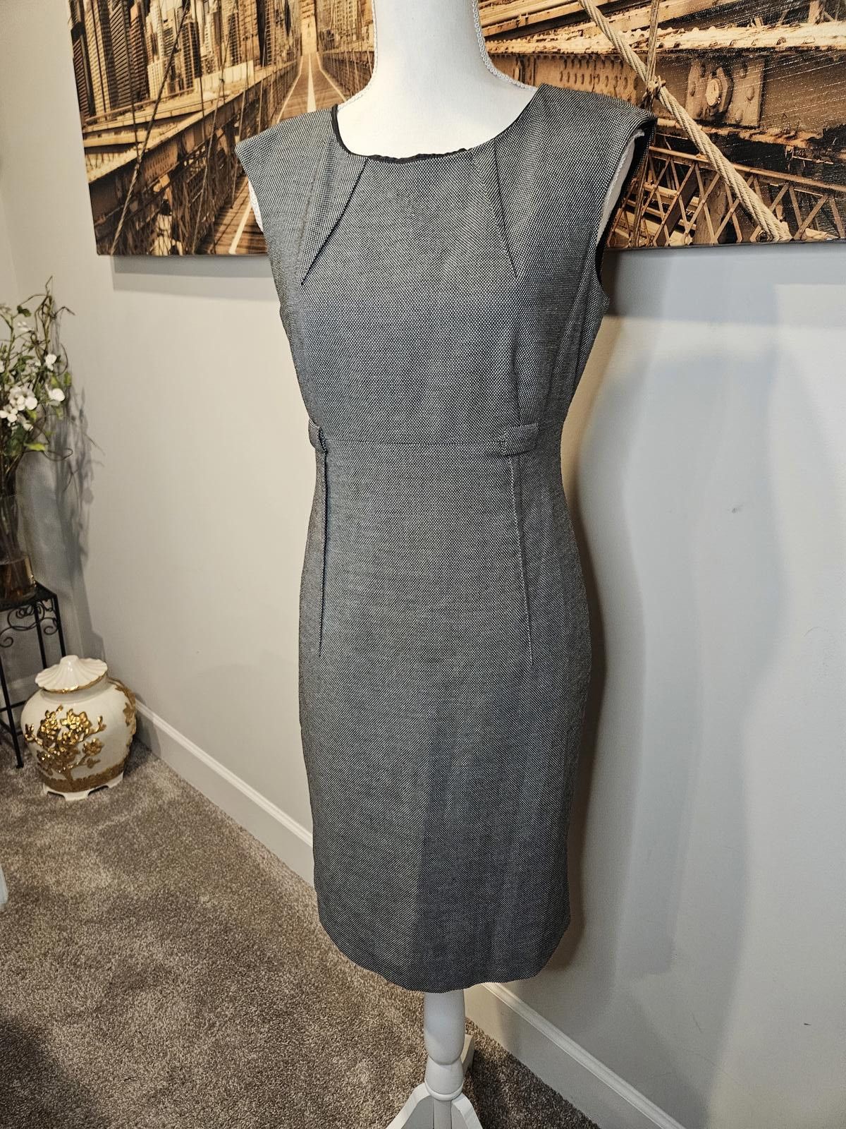 Calvin Klein Calvin Klein Sleeveless Sheath Dress - Perfect for Office Size M / US 6-8 / IT 42-44 - 1 Thumbnail