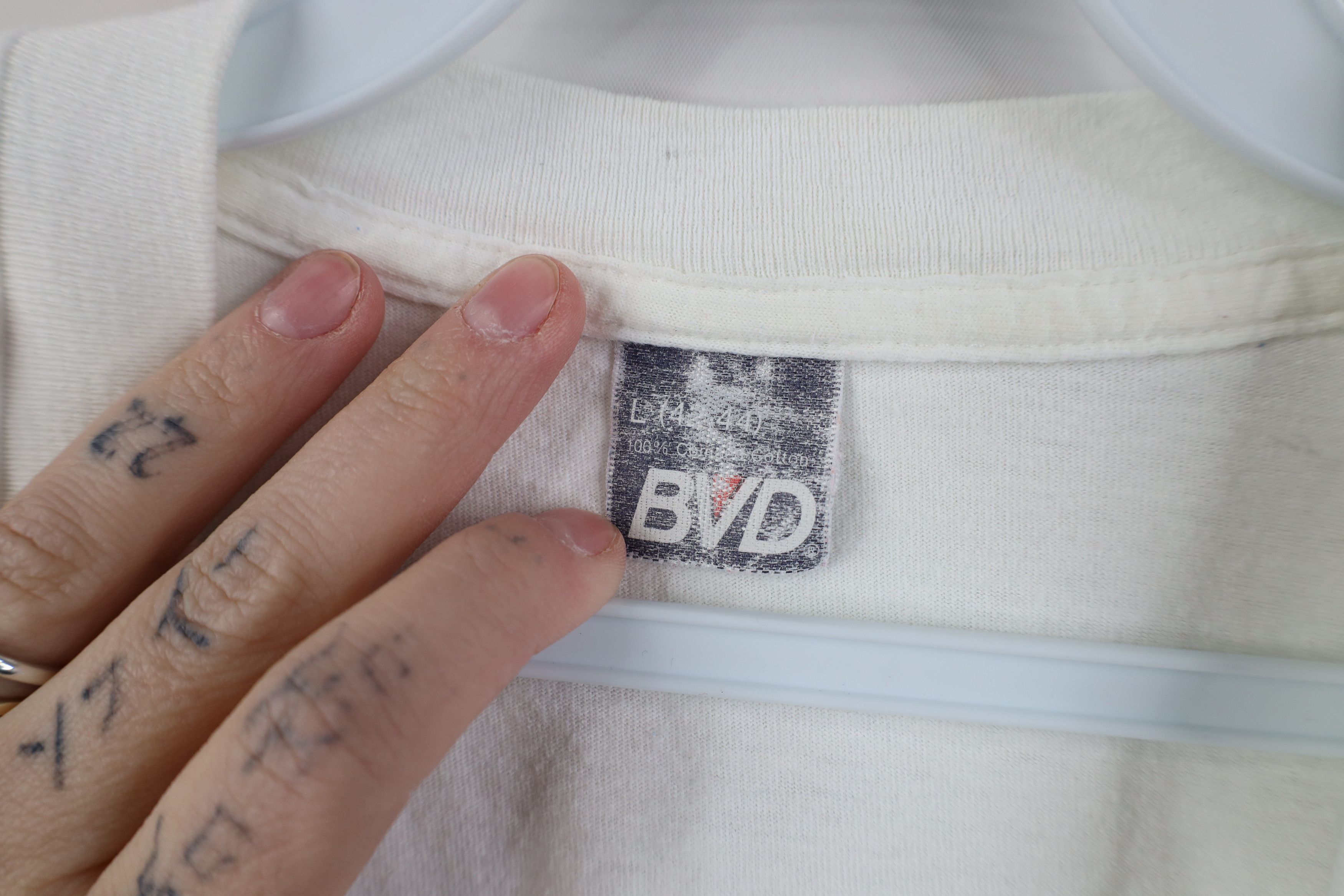 Vintage Vintage 80s 90s Streetwear Cotton V-Neck T-Shirt White USA Size US L / EU 52-54 / 3 - 5 Thumbnail