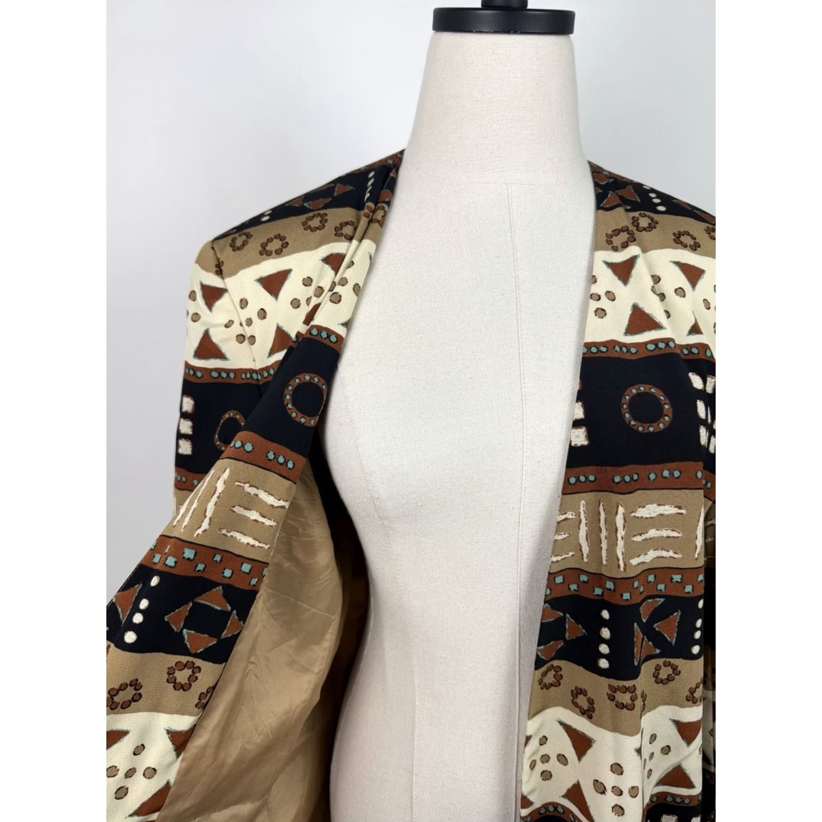 Jones New York VINTAGE Jones New York Blazer Womens M Geometric Beige Open Front Western 90s Blazer Size M / US 6-8 / IT 42-44 - 4 Thumbnail