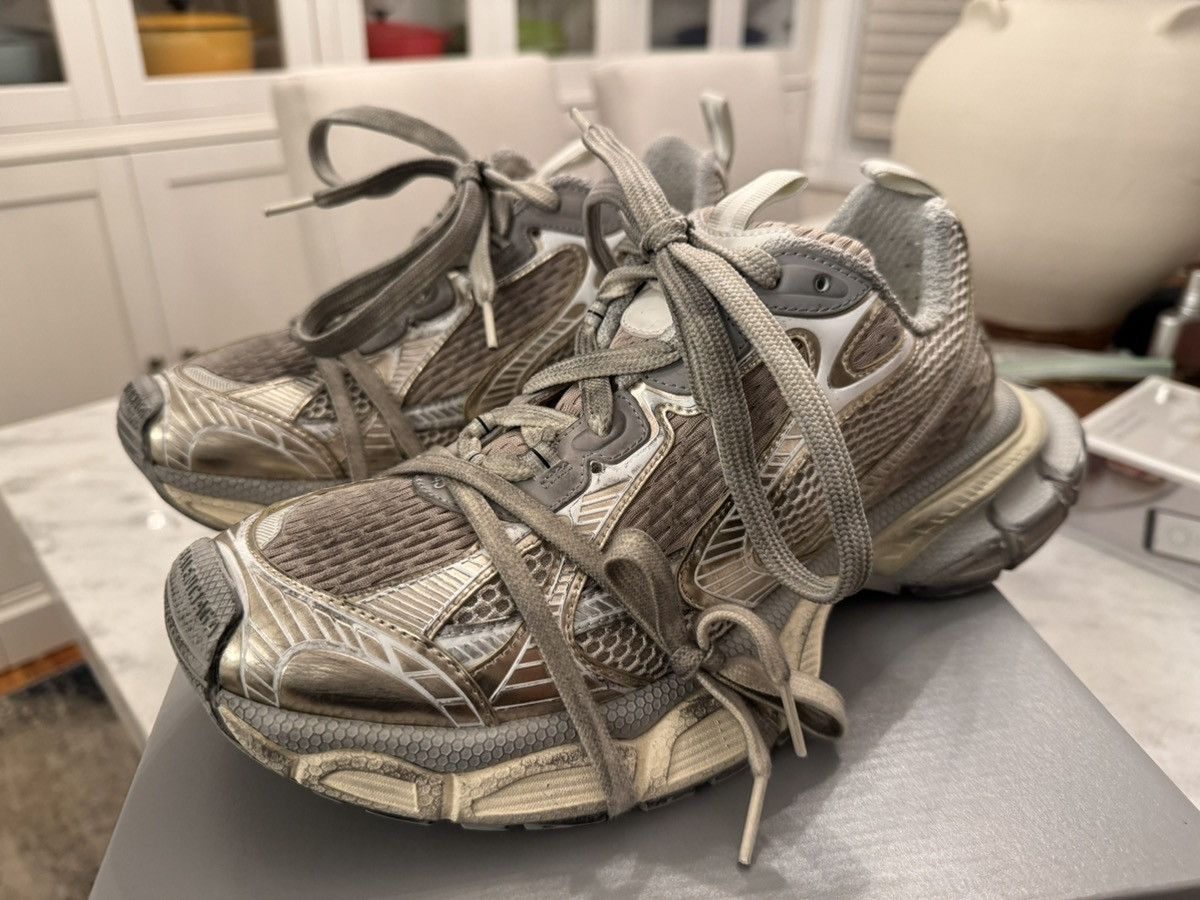 関税込【BALENCIAGA】3XLスニーカー  Eggshell Gold Balenciaga Balenciaga 3XL Eggshell/Gold Sneakers | Grailed
