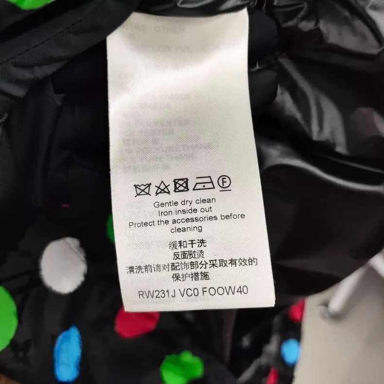 Louis Vuitton Louis Vuitton Yayoi Kusama Co-branded Sunscreen jacket Size XS / US 0-2 / IT 36-38 - 7 Thumbnail