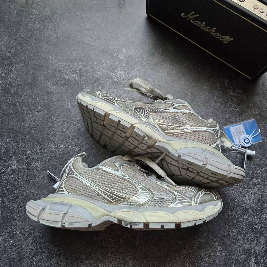 Balenciaga Balenciaga Beige Lowtop Sneakers XXXL Women Size US 8 / IT 38 - 1 Thumbnail