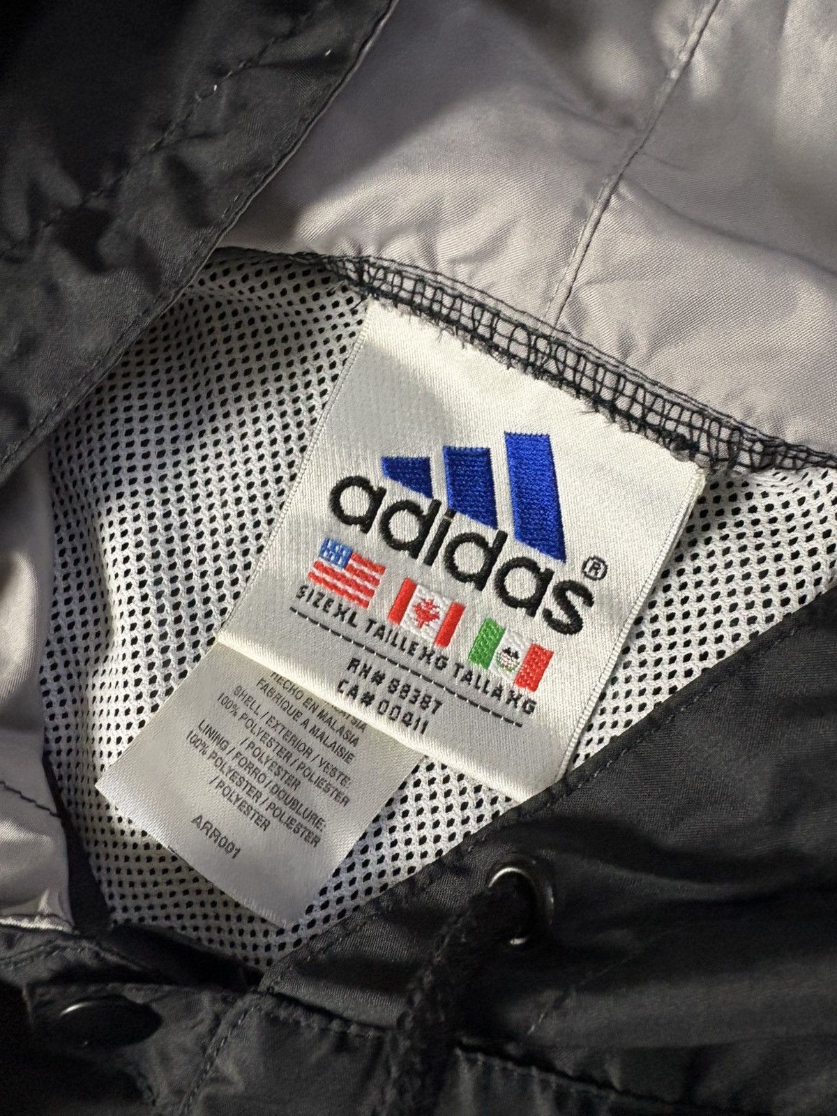 Adidas × Vintage Vintage 90s Black Adidas windbreaker with hood Size US XL / EU 56 / 4 - 3 Thumbnail
