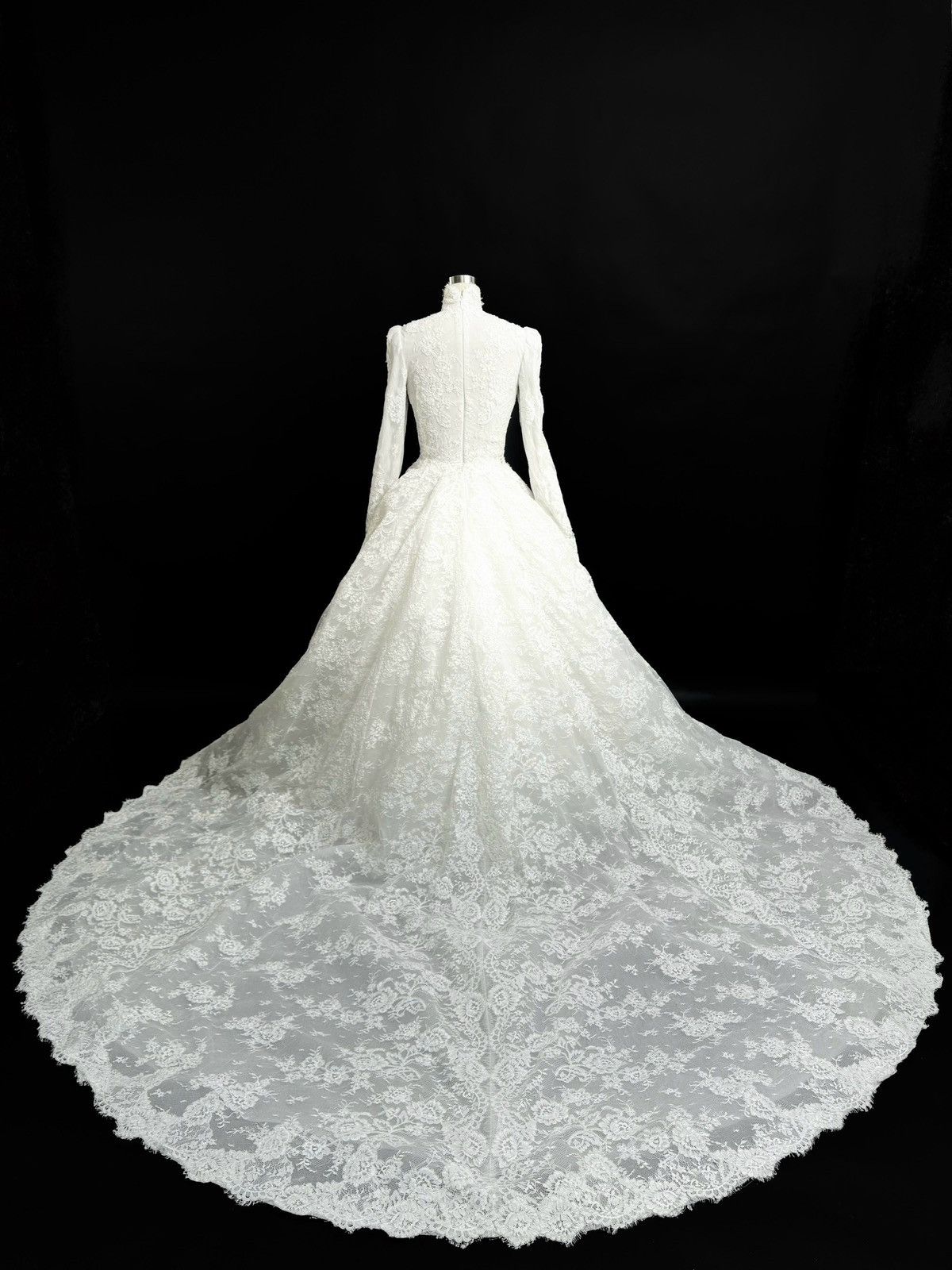 Other Preloved US 2 Anna Augusta French Corded Lace Bridal Gown Size XS / US 0-2 / IT 36-38 - 9 Thumbnail