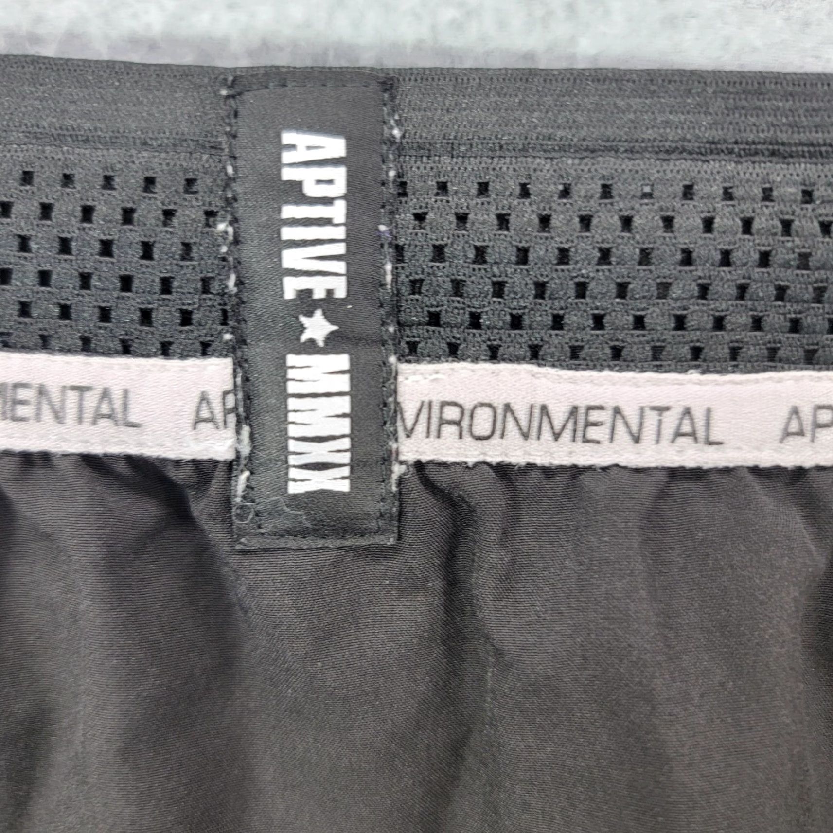 Vintage Aptive Shorts Mens Medium Black gym workout boxing running mmxx environmental Short Bermuda Sports Mens Black Size US 31 - 6 Thumbnail