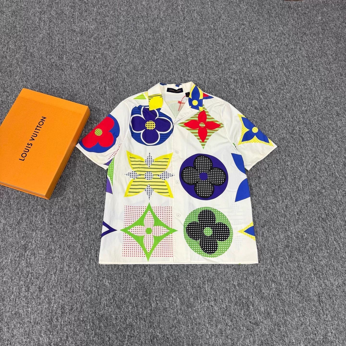 Louis Vuitton LOUIS VUITTON Monogram Short-Sleeve Shirt M 99 New Size US M / EU 48-50 / 2 - 1 Thumbnail
