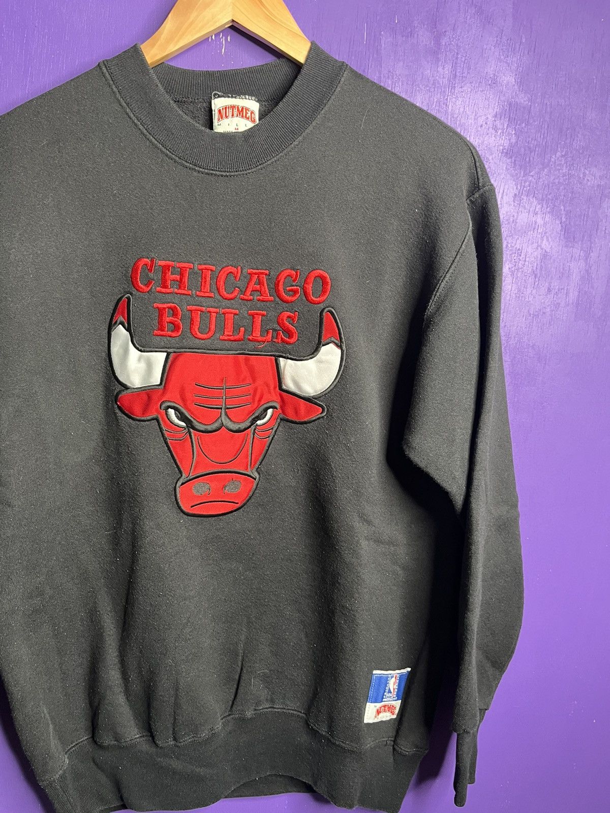 NBA × Nutmeg × Vintage Vintage 90s Nutmeg Chicago bulls logo crewneck Size US M / EU 48-50 / 2 - 3 Thumbnail