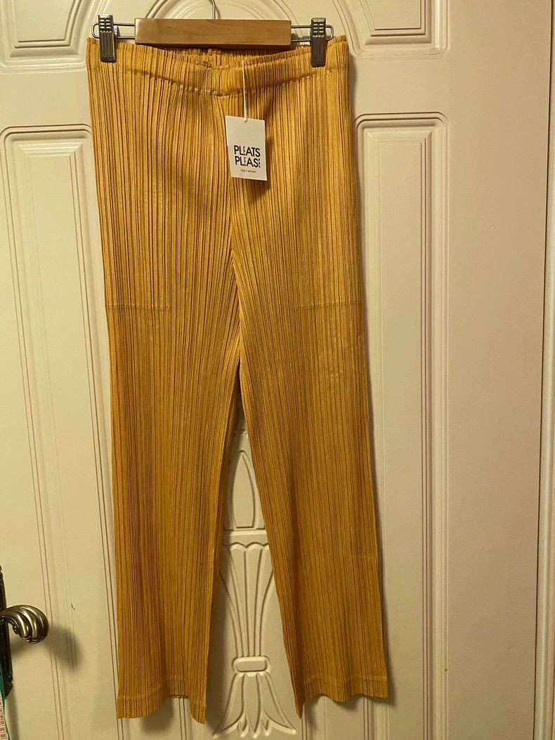 Issey Miyake size:2 Mustard yellow pleated straight-leg pa