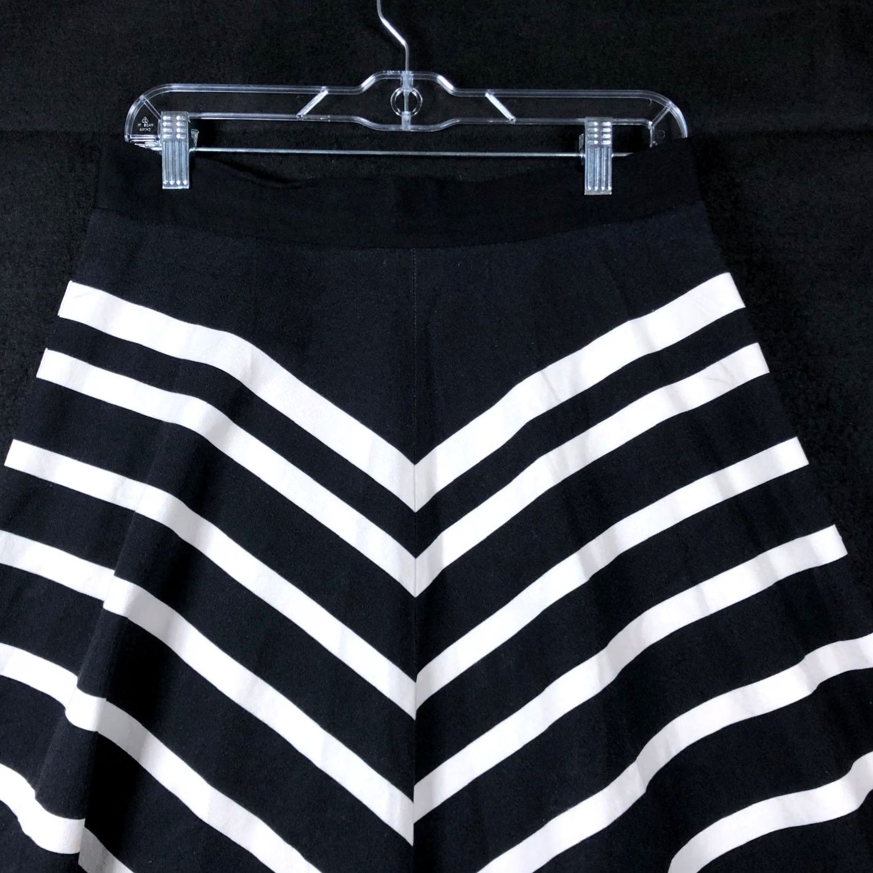 Banana Republic Banana Republic Skirt Black White Pull On Back Zip Stretch 10 Midi Women Regular Size 32" / US 10 / IT 46 - 2 Thumbnail