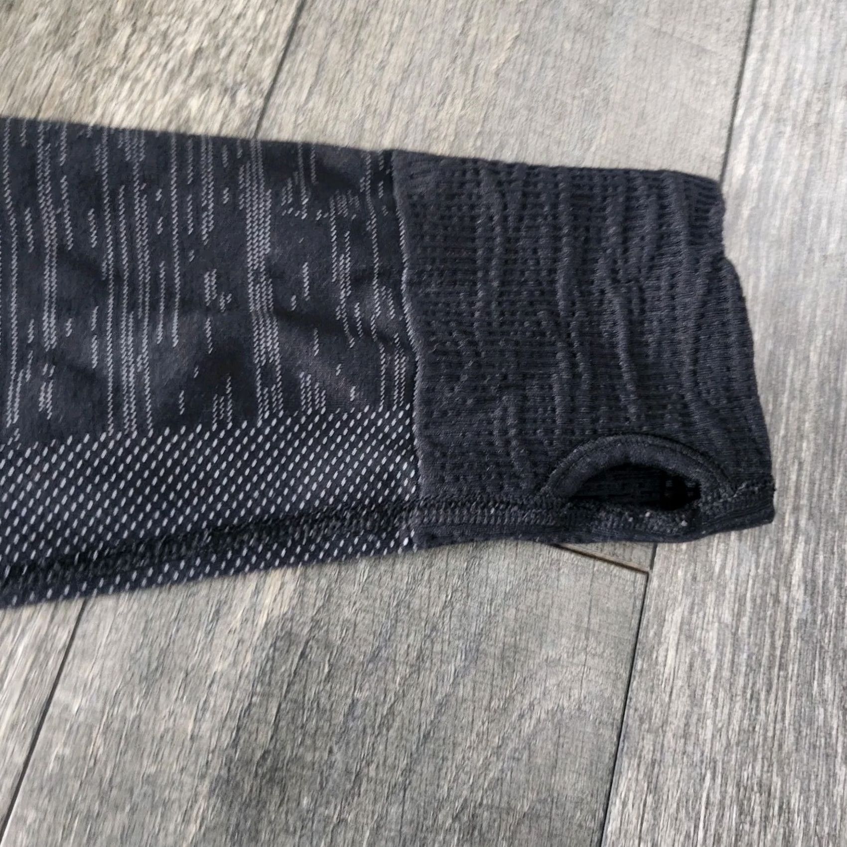 Athleta Athleta Mendoza Women’s M Athletic 1/4 Zip Pullover Black Geometric Fitted Thumb Size M / US 6-8 / IT 42-44 - 3 Thumbnail