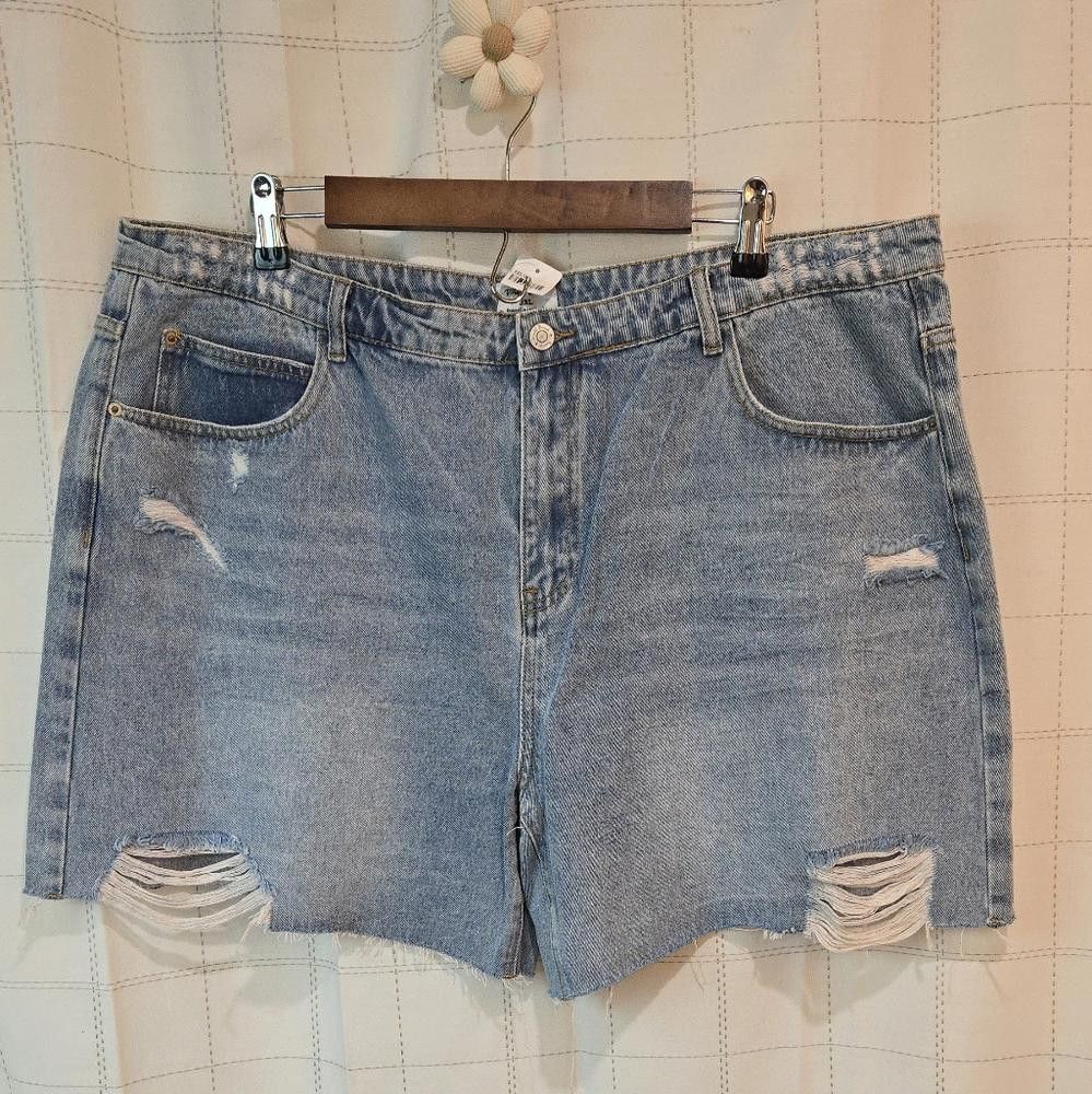 Designer White Birch Distressed Jean Short Size 42" / US 20 - 1 Thumbnail